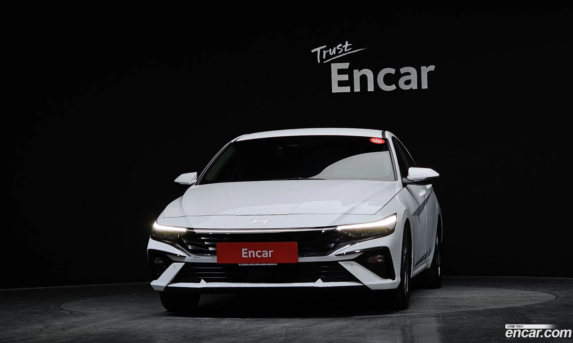 Hyundai Elantra Hybrid 2024 — 28