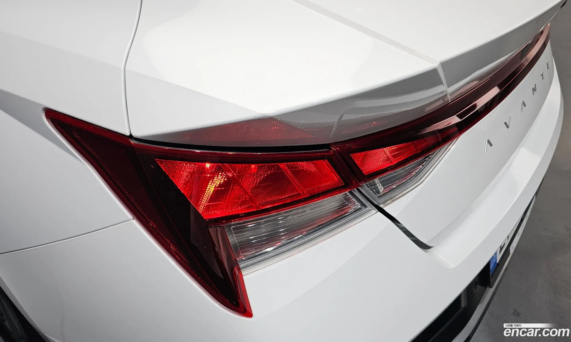 Hyundai Elantra Hybrid 2024 — 24