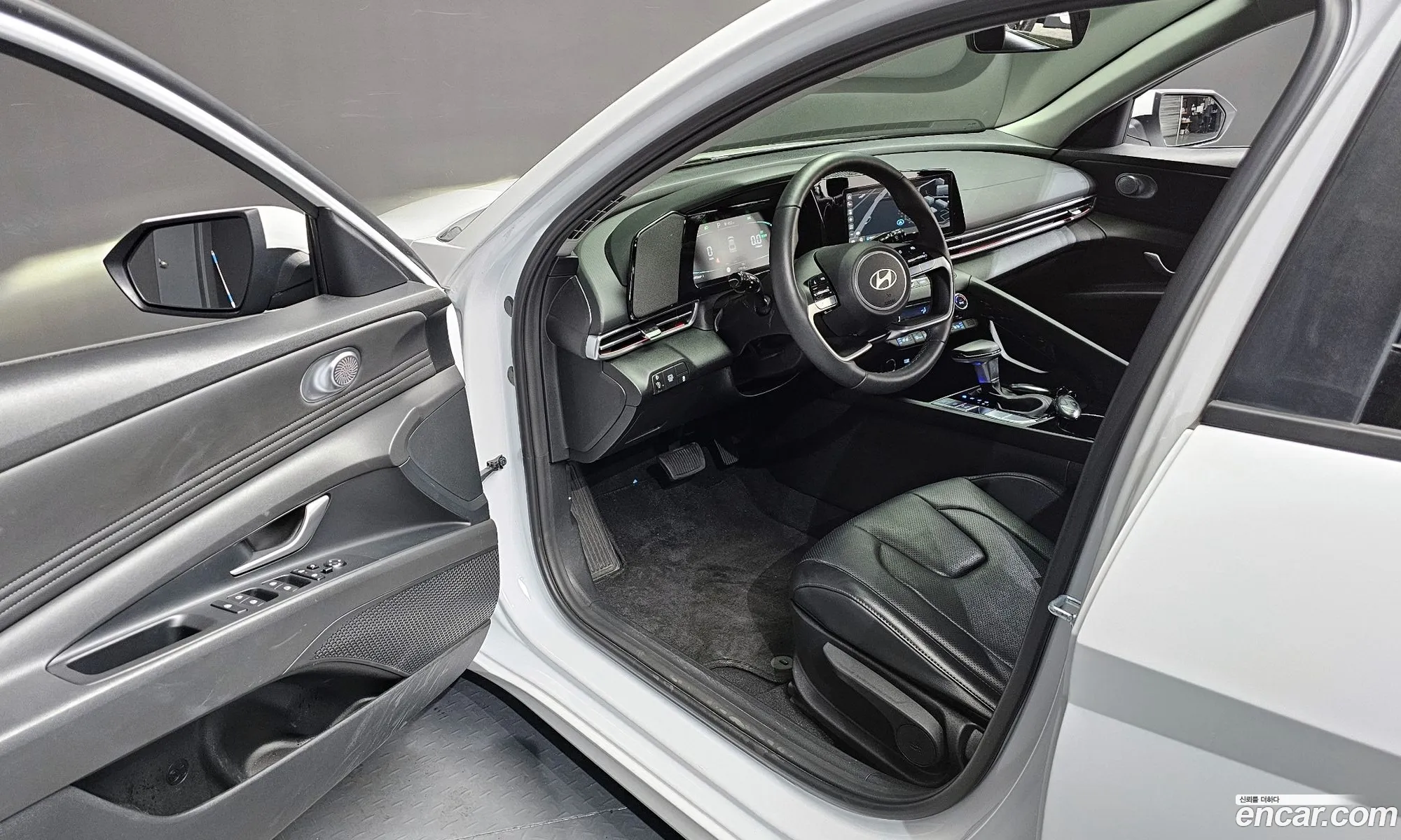 Hyundai Elantra Hybrid 2024 — 6