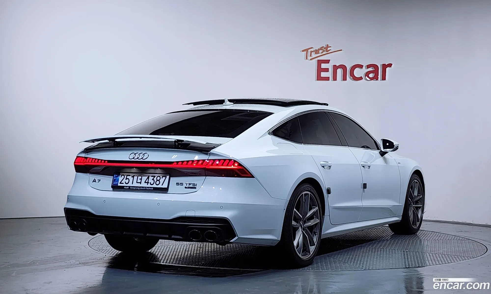 Audi A7 2020 WAUZZZF20LN093309 — 7