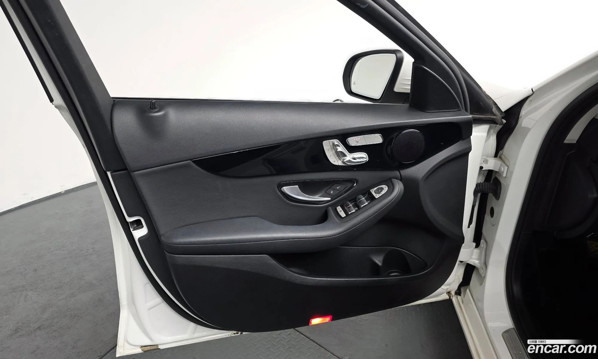 Mercedes-Benz C-Class W205 2020 — 12