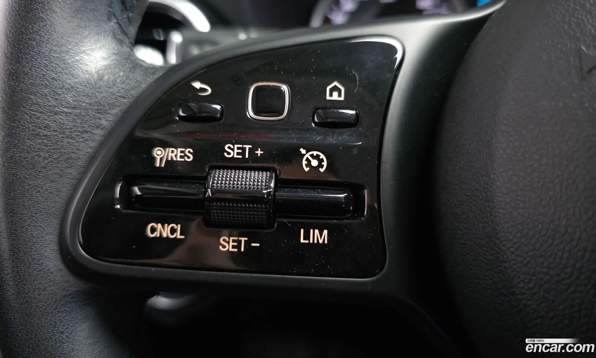 Mercedes-Benz C-Class W205 2020 — 24