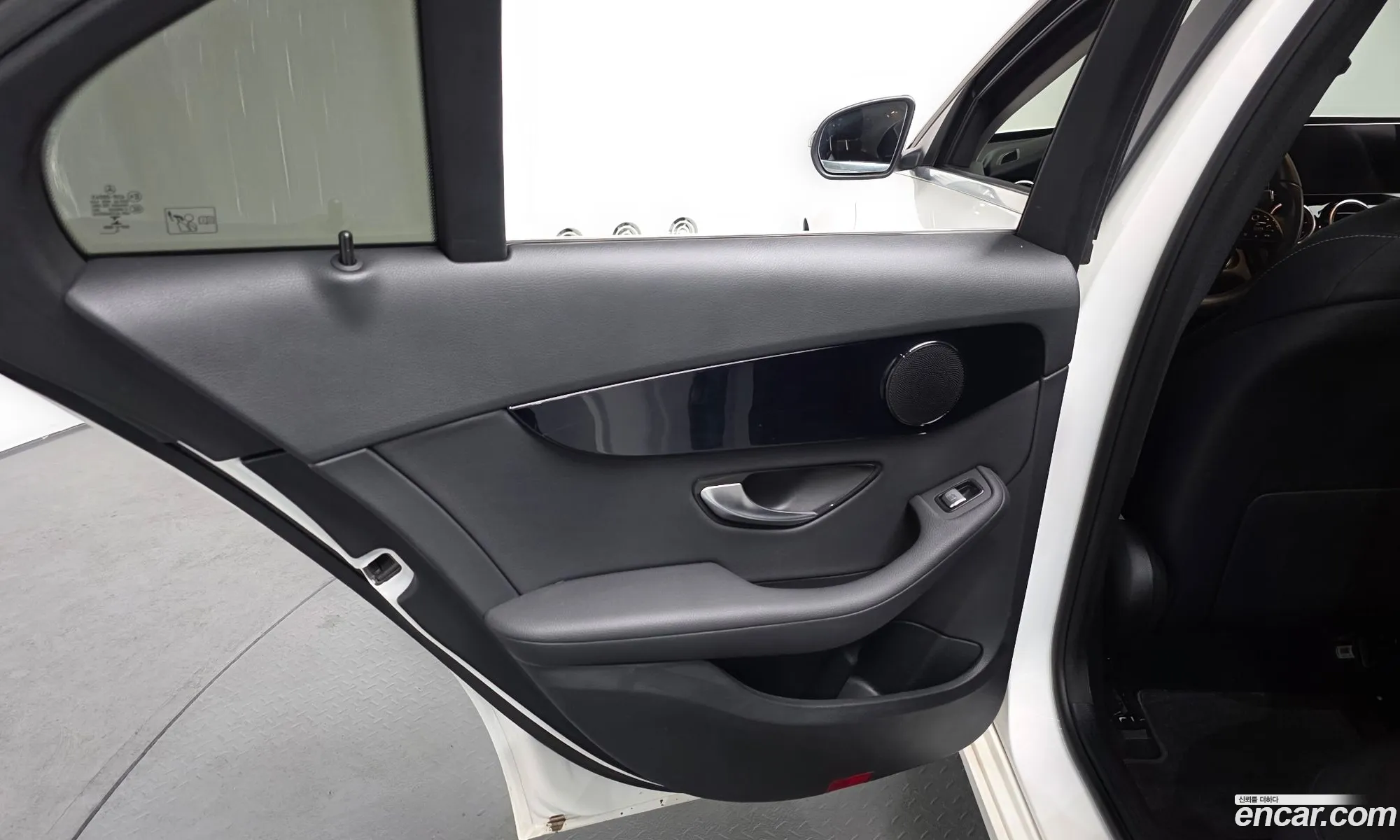 Mercedes-Benz C-Class W205 2020 — 21