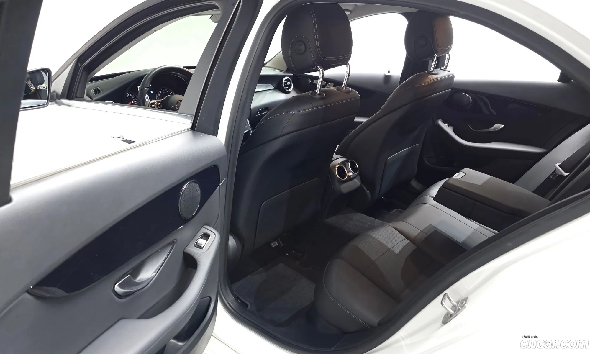 Mercedes-Benz C-Class W205 2020 — 18