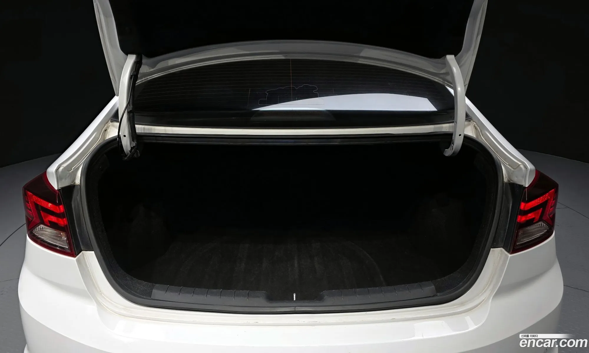 Hyundai Elantra AD 2019 — 4