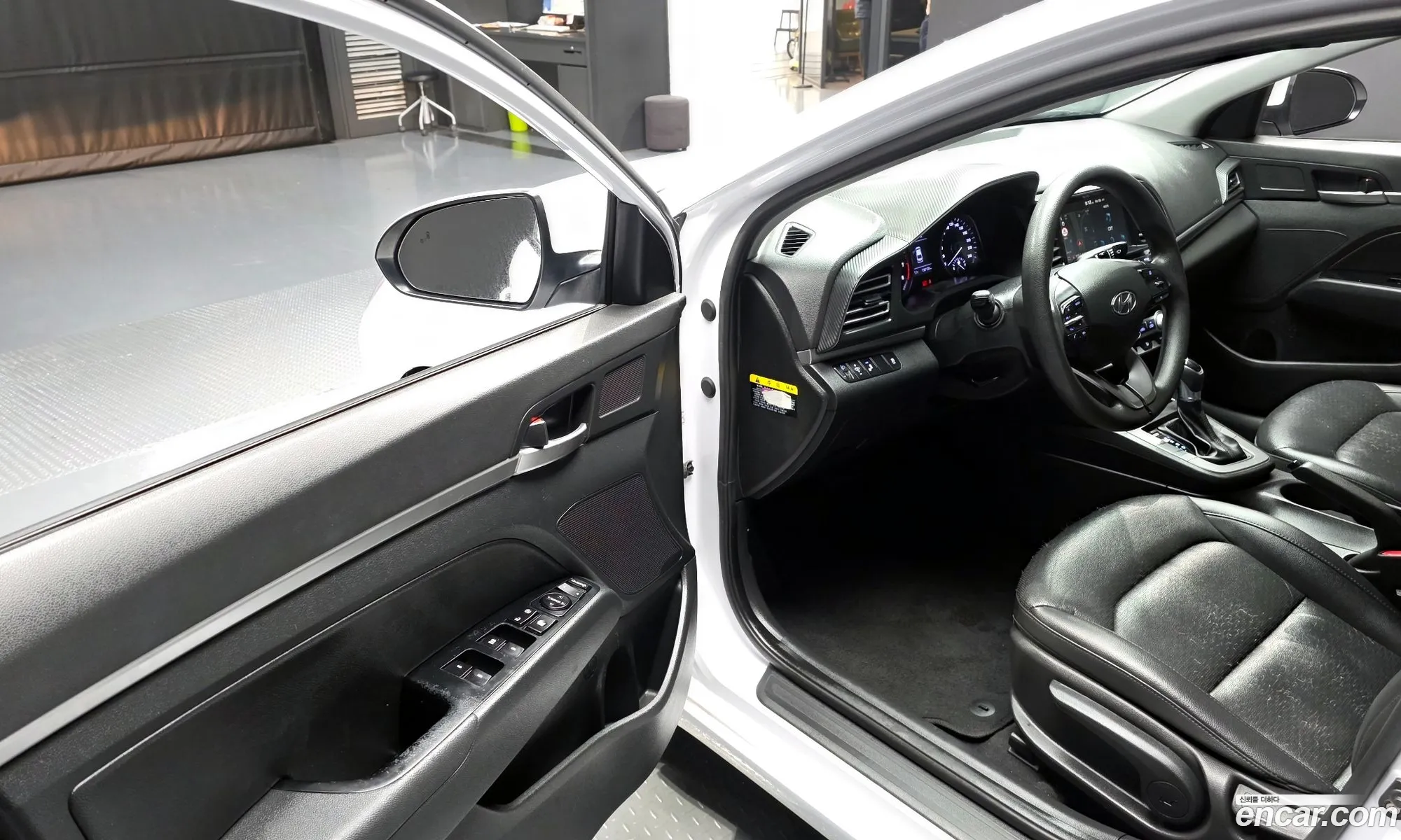 Hyundai Elantra AD 2019 — 25