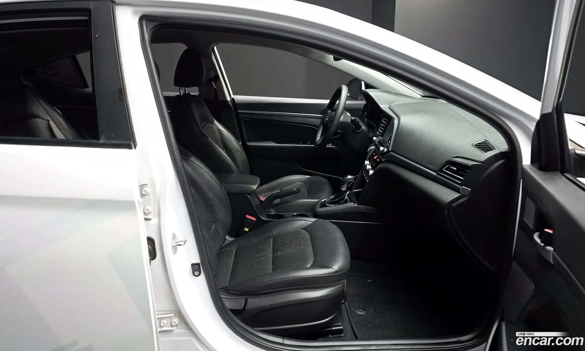 Hyundai Elantra AD 2019 — 28