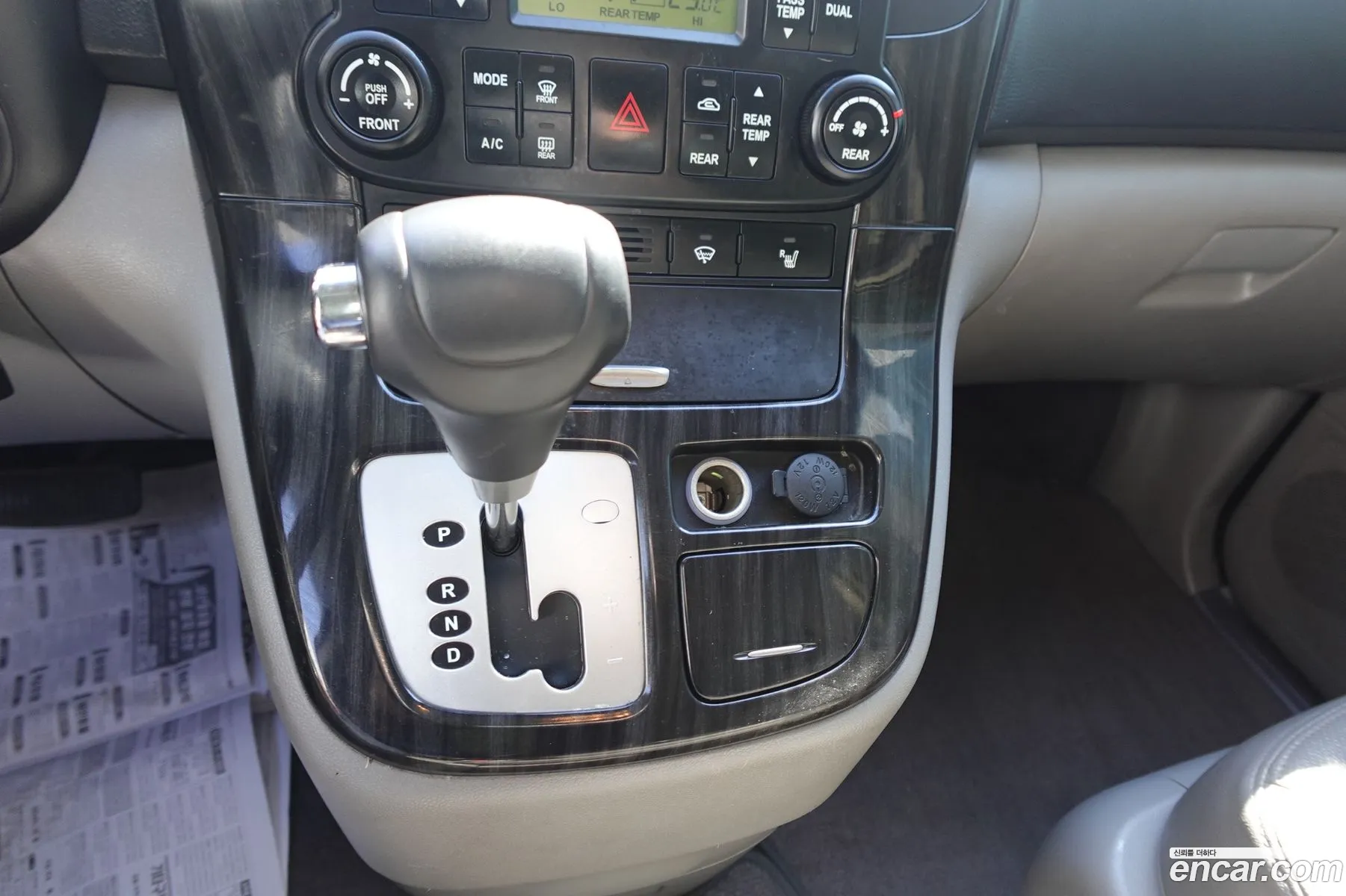 Kia Carnival R 2012 — 11