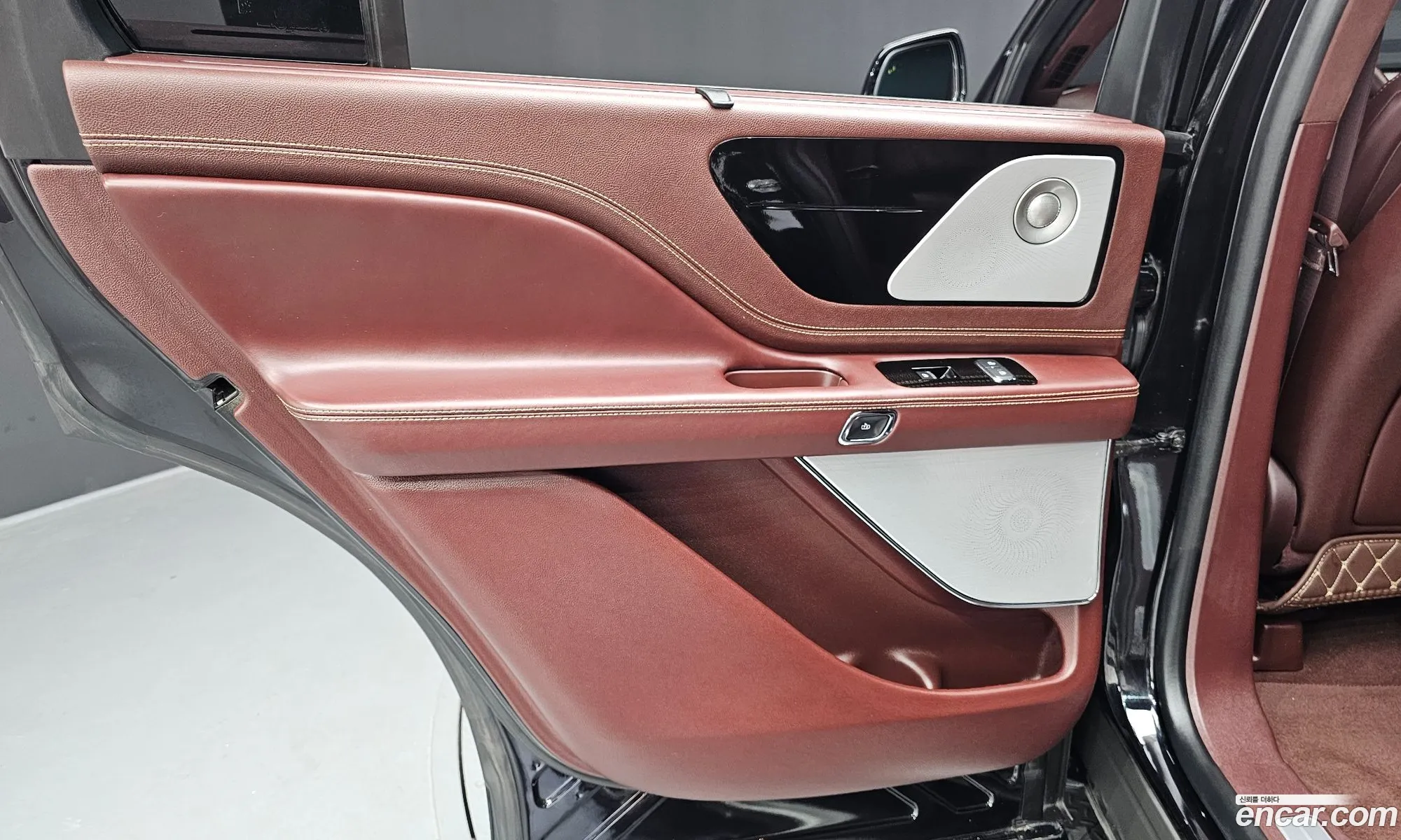 Lincoln Aviator 2021 5LM5J9XC9MGL01430 — 27