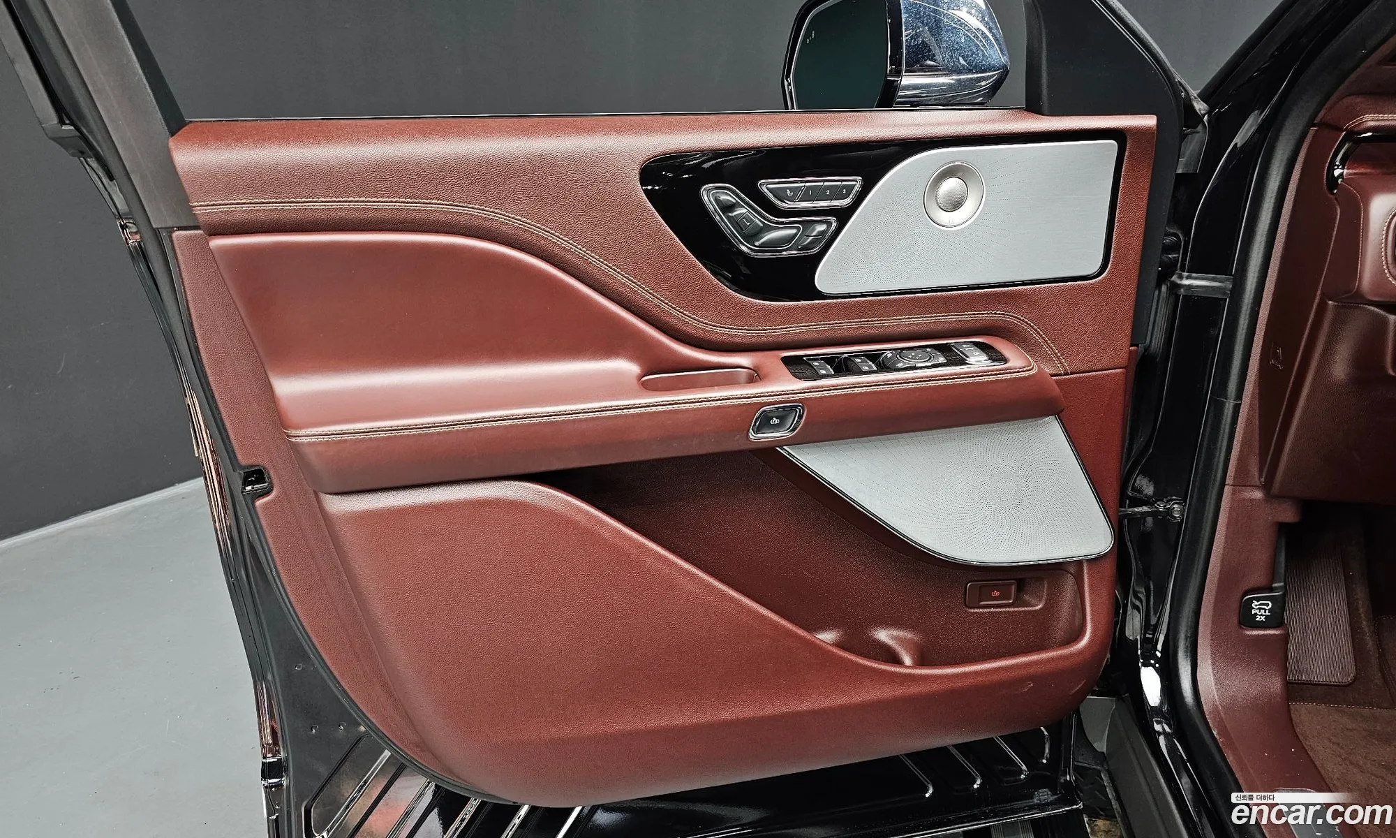 Lincoln Aviator 2021 5LM5J9XC9MGL01430 — 16