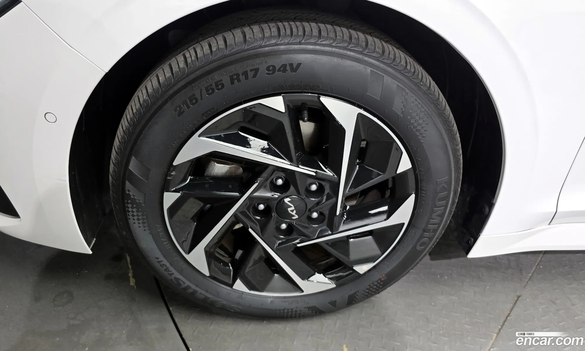 Kia K5 Hybrid 2024 — 17