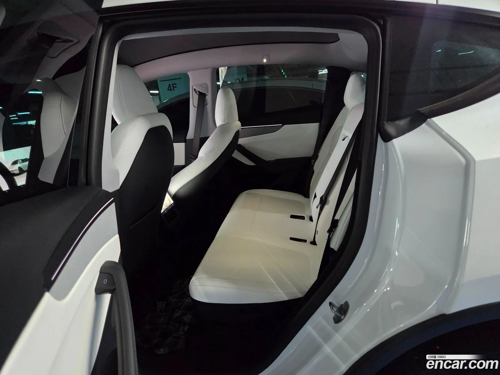 Tesla Model Y 2025 — 7