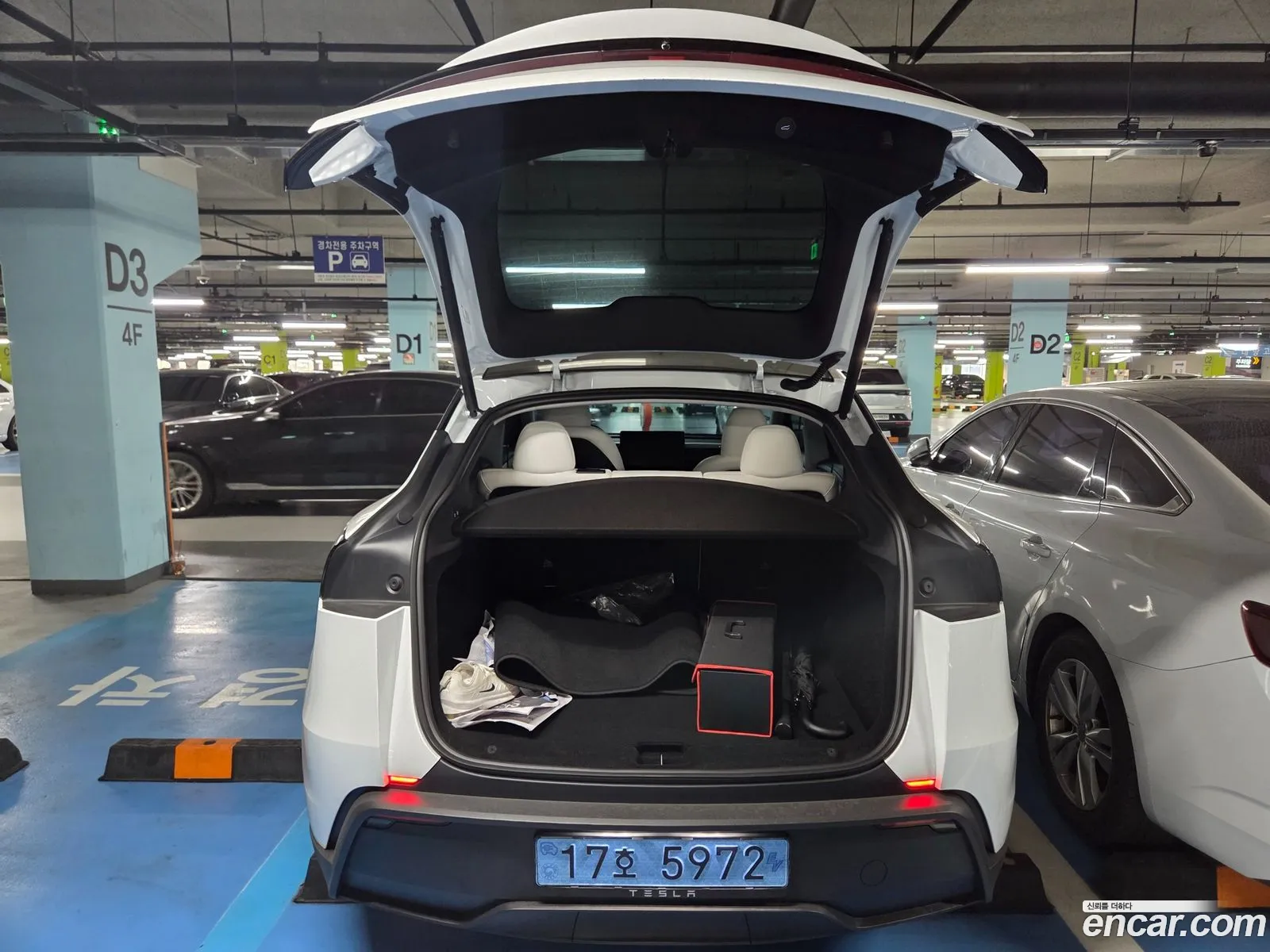 Tesla Model Y 2025 — 5