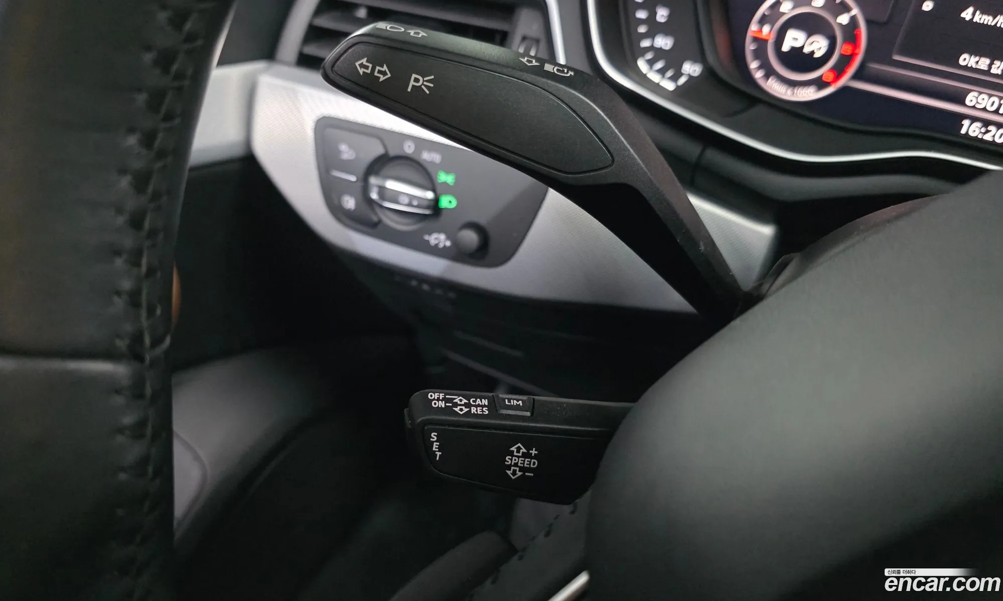 Audi A4 2018 WAUZZZF42JA176312 — 17