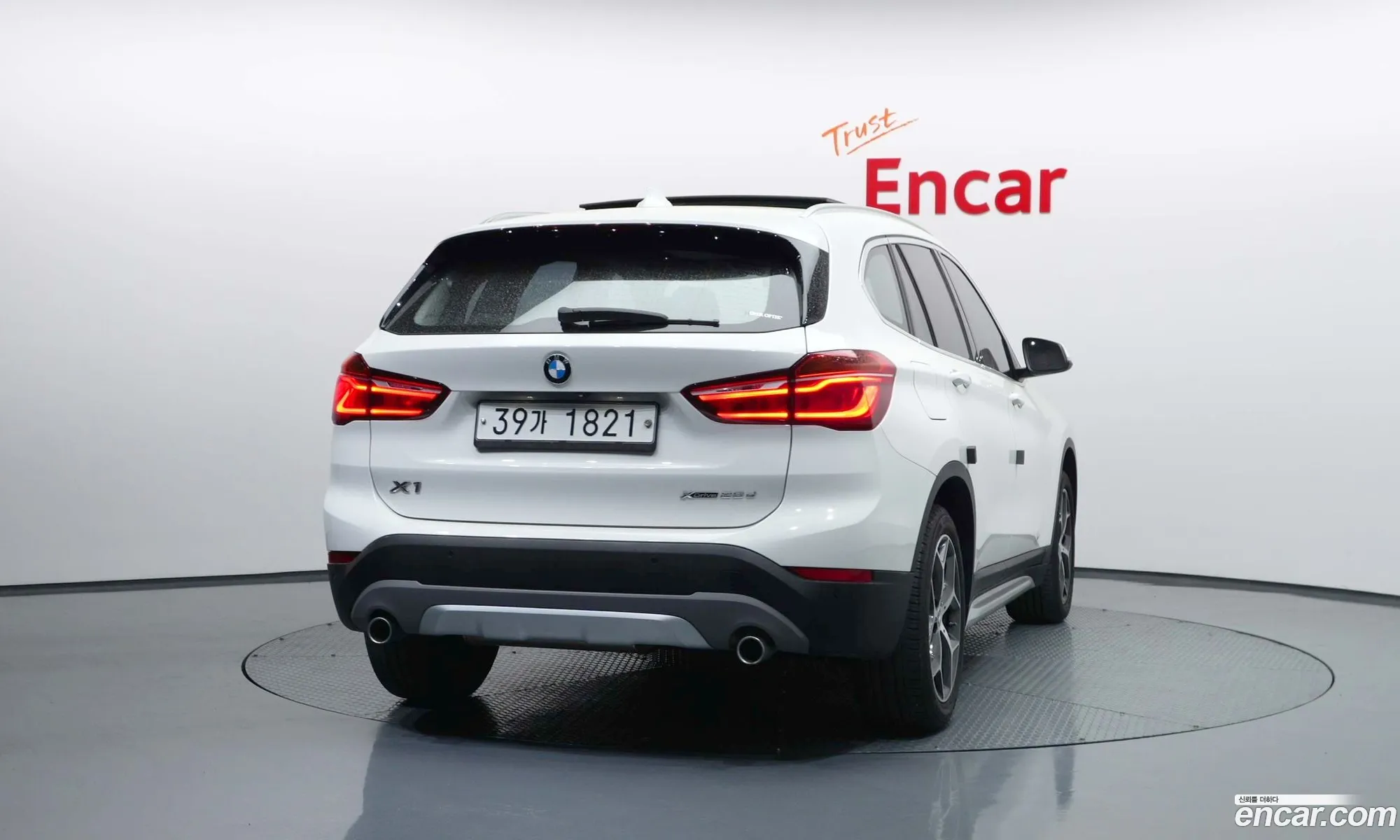 BMW X1 2018 WBAJJ1107JEF65100 — 11