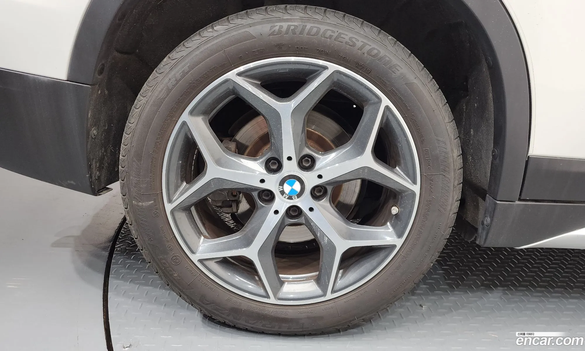BMW X1 2018 WBAJJ1107JEF65100 — 16