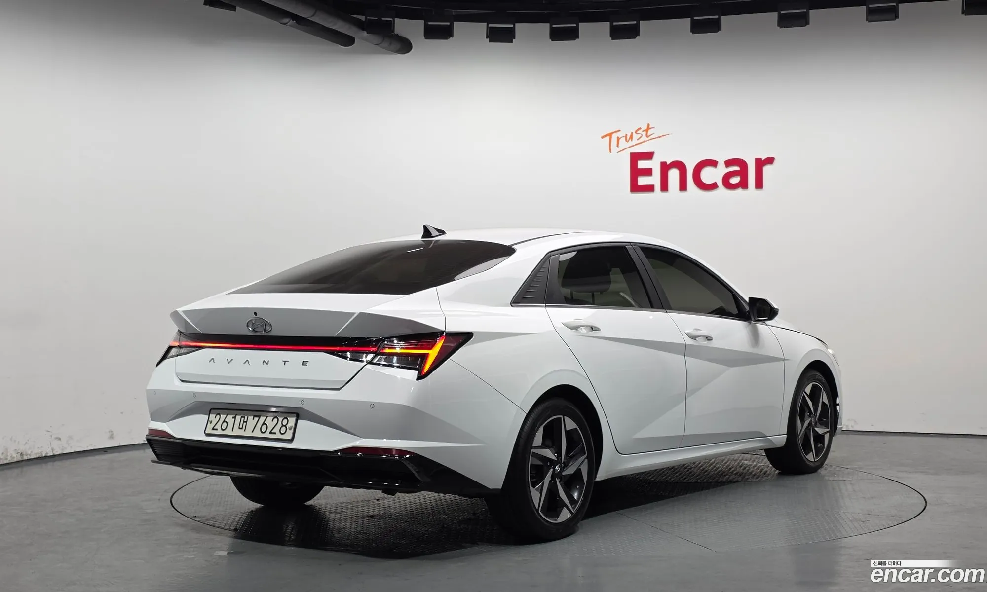 Hyundai Elantra Hybrid 2020 — 4