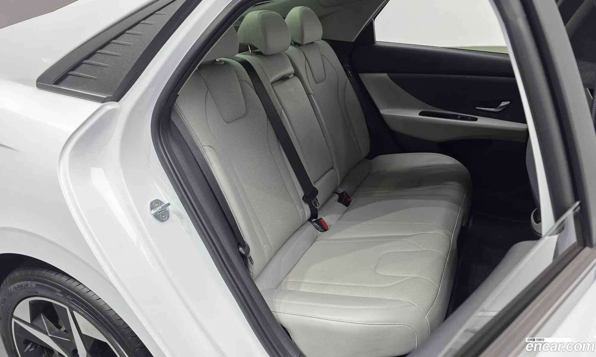 Hyundai Elantra Hybrid 2020 — 5