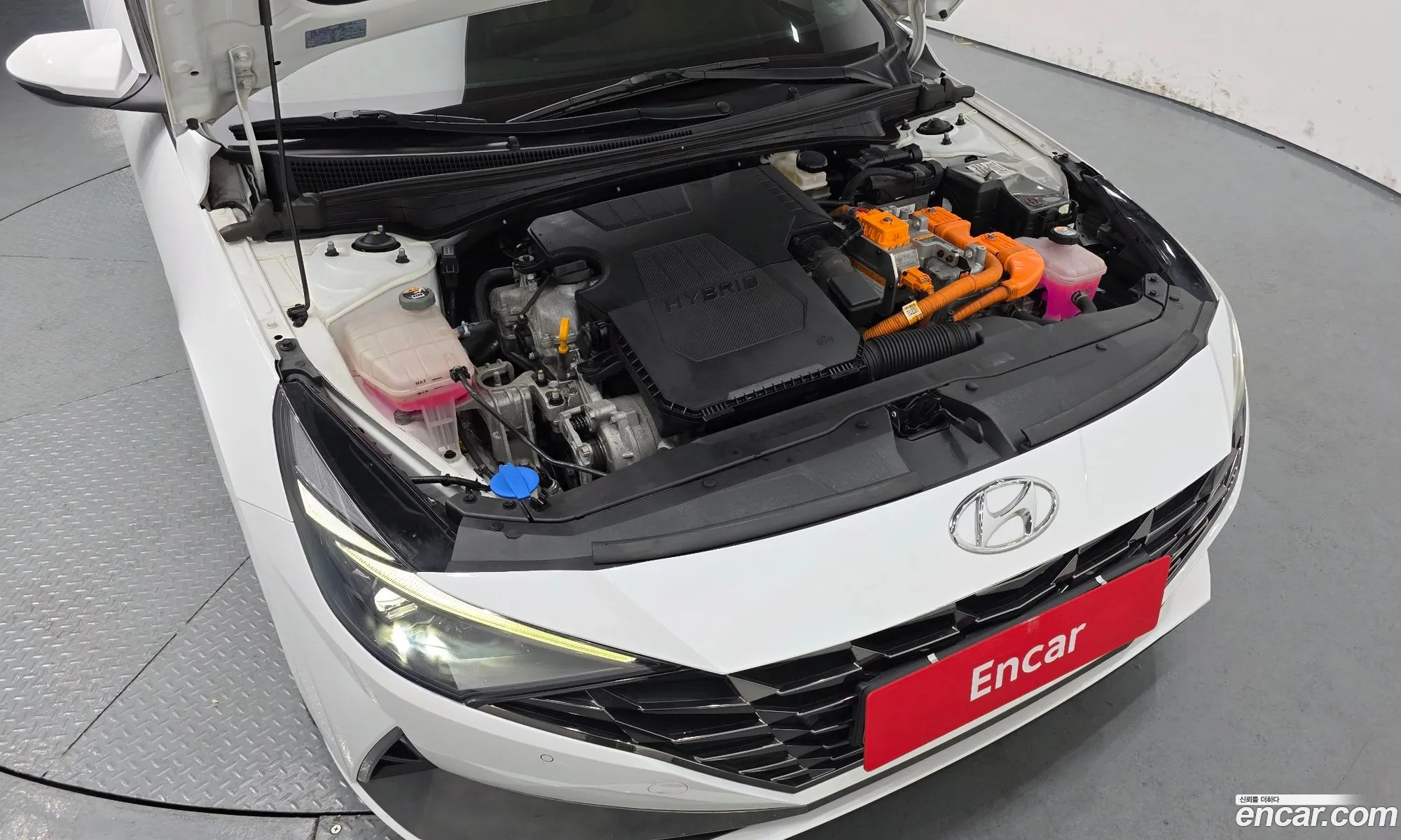 Hyundai Elantra Hybrid 2020 — 14
