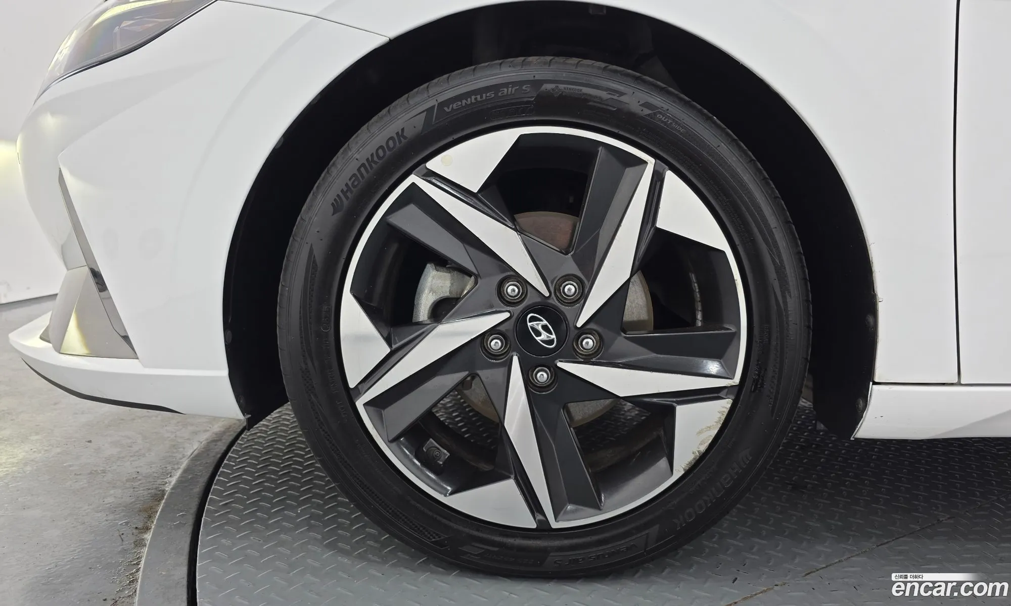 Hyundai Elantra Hybrid 2020 — 13