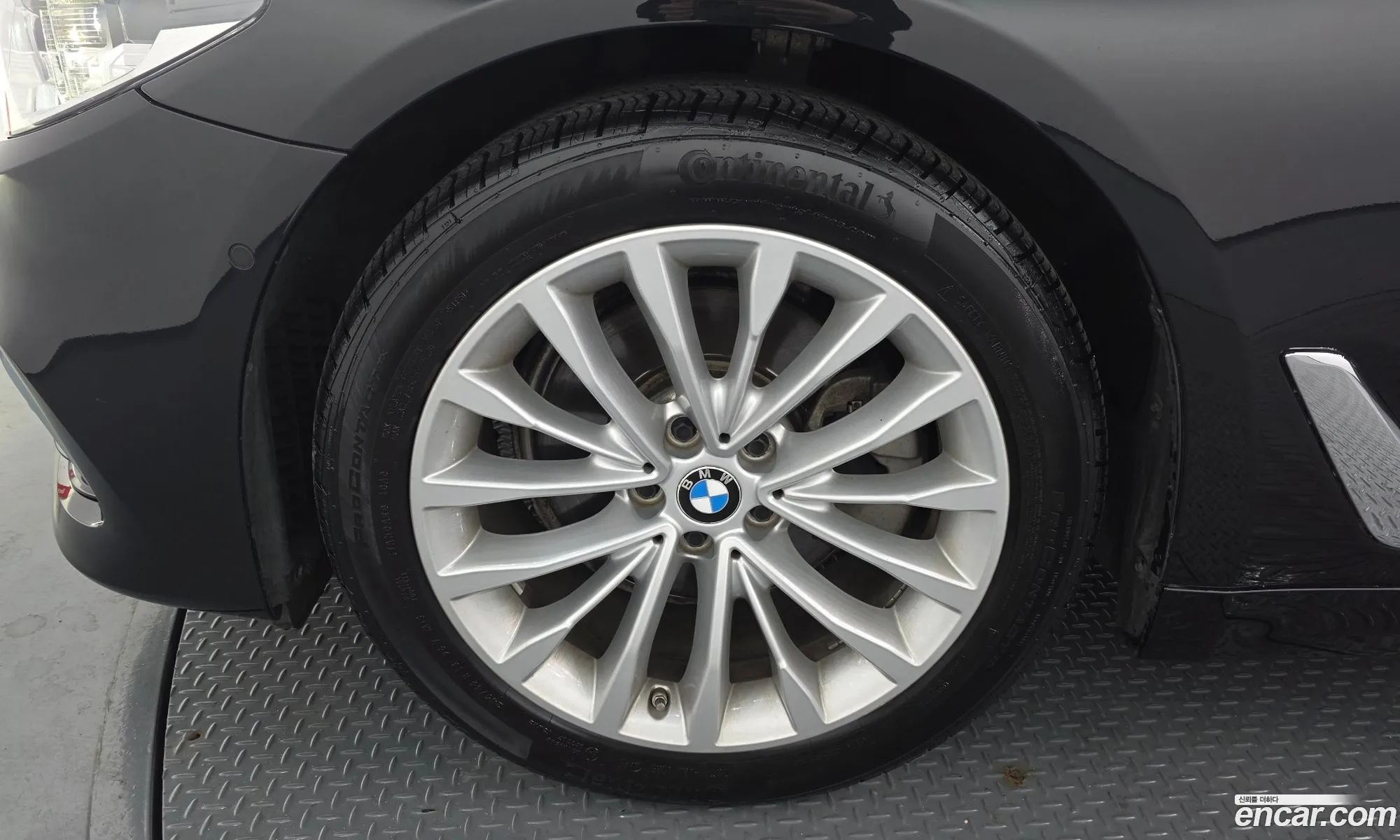 BMW 5 Series 2018 WBAJC3104JD030704 — 28