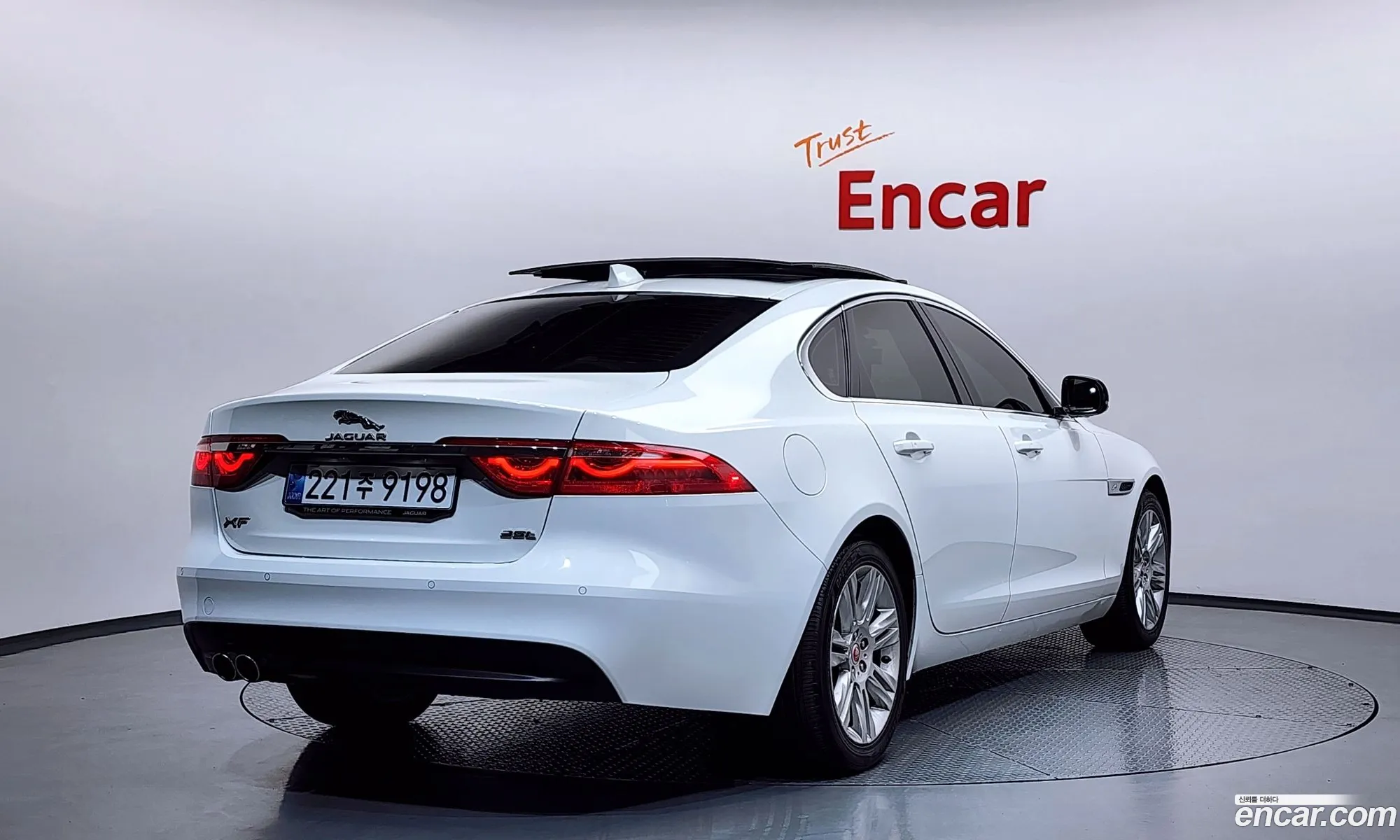 Jaguar XF 2017 SAJBB4BN0HCY36633 — 18