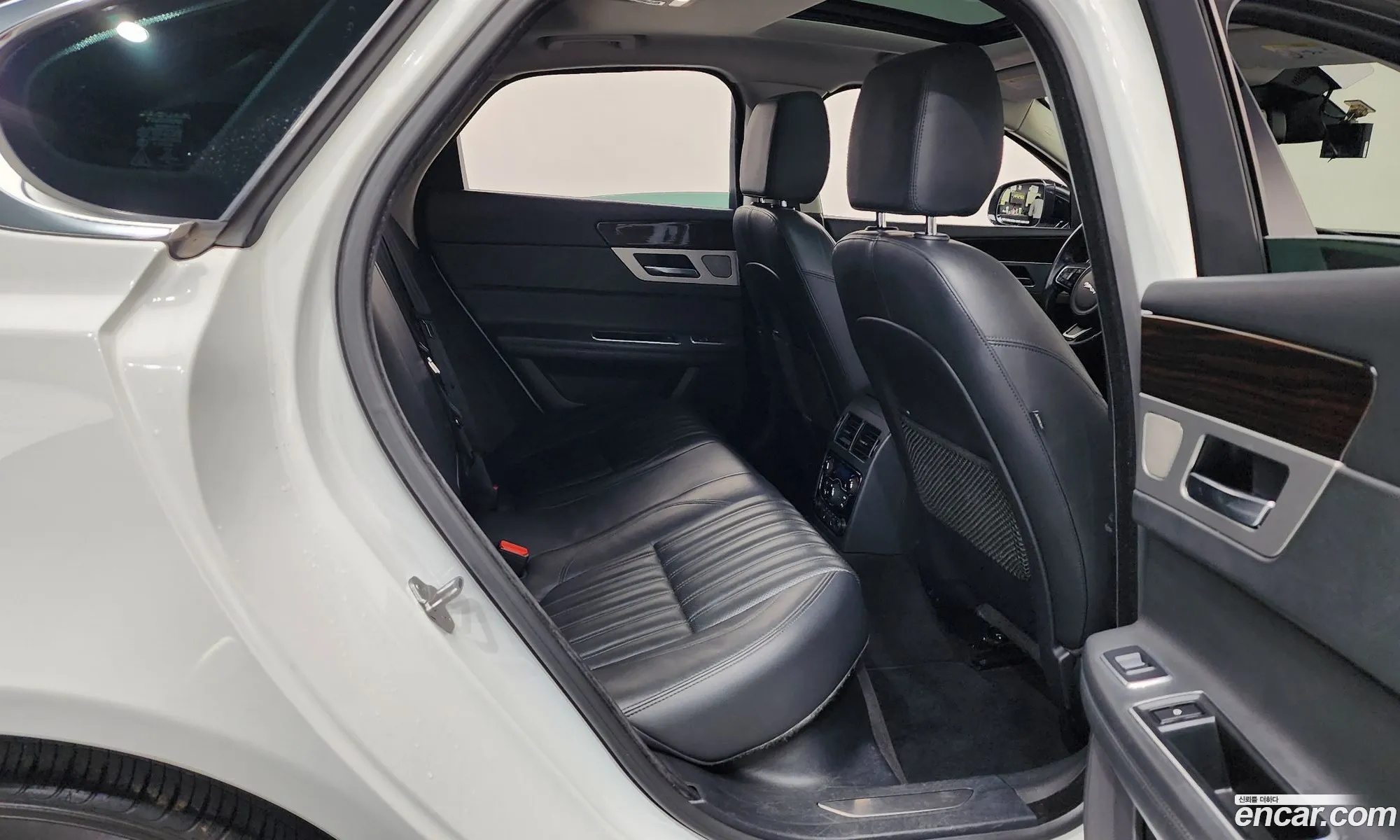 Jaguar XF 2017 SAJBB4BN0HCY36633 — 10