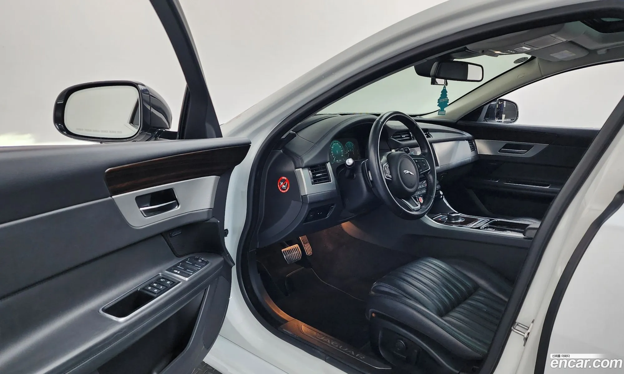 Jaguar XF 2017 SAJBB4BN0HCY36633 — 13