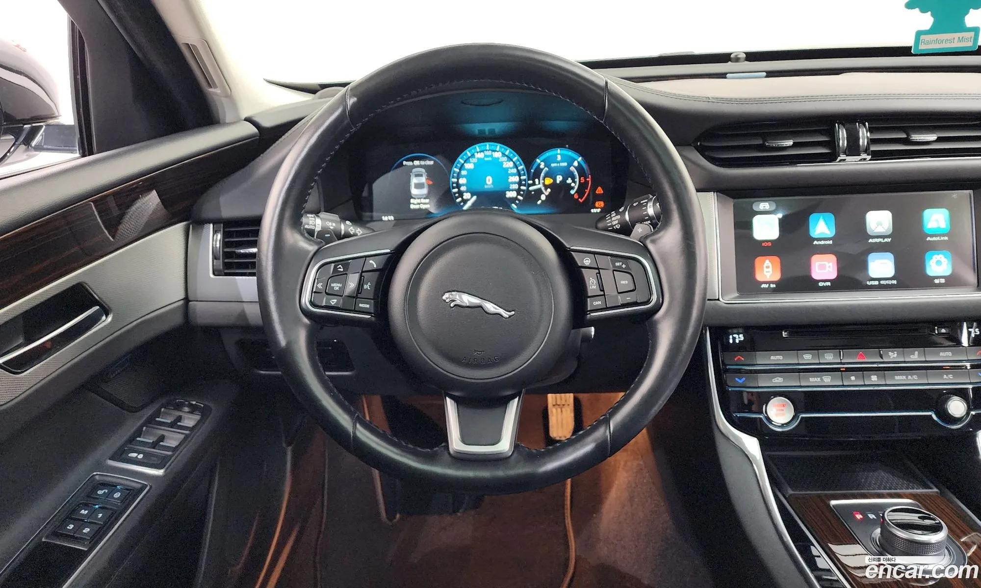 Jaguar XF 2017 SAJBB4BN0HCY36633 — 9