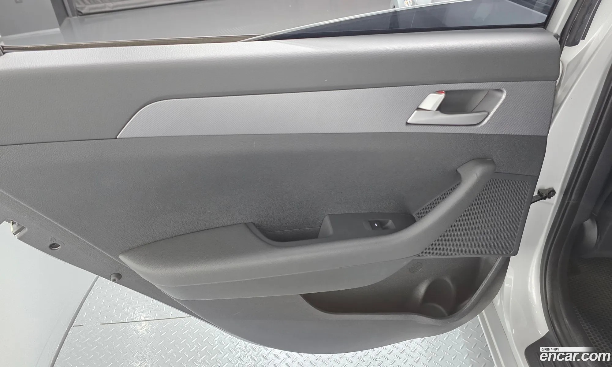 Hyundai LF Sonata 2016 — 23
