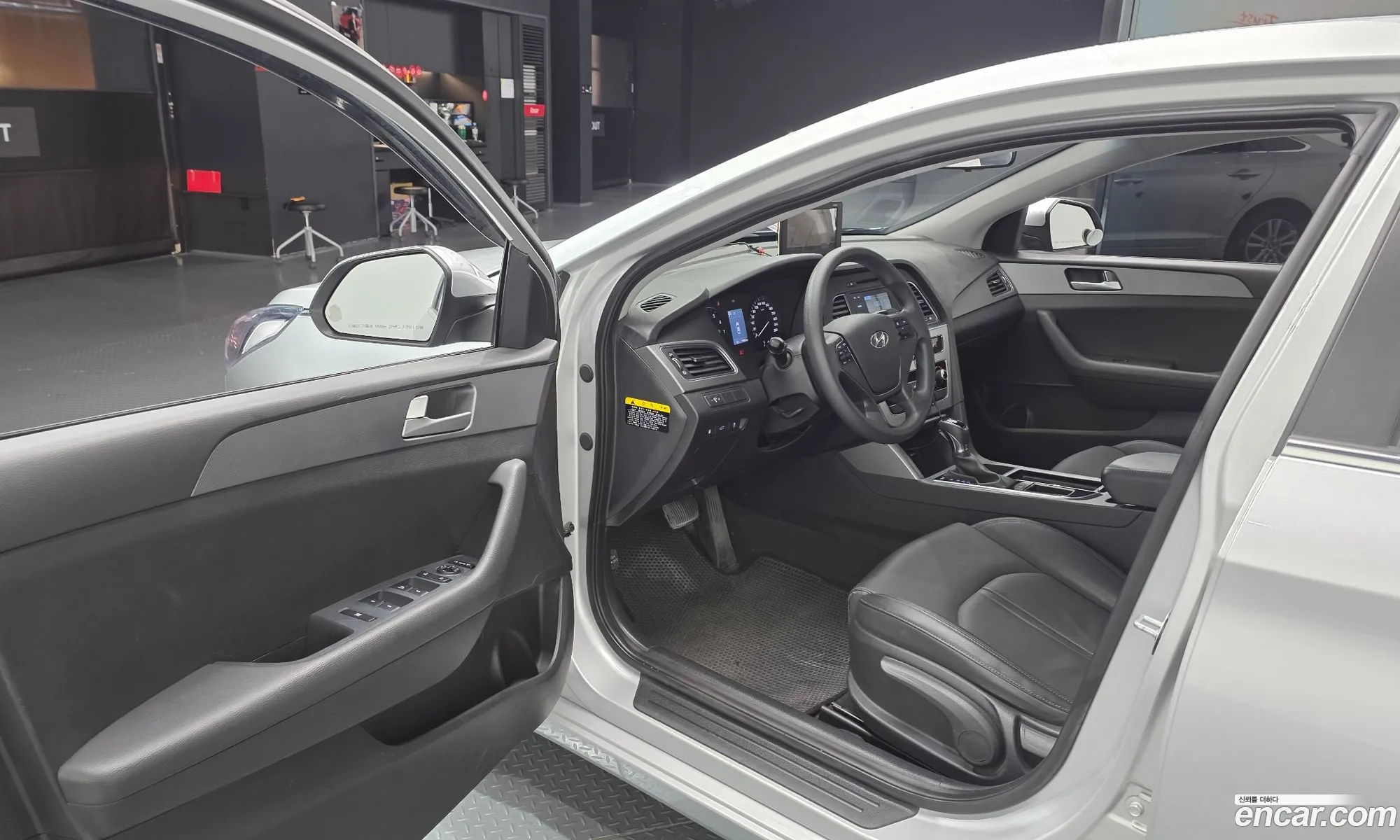 Hyundai LF Sonata 2016 — 15