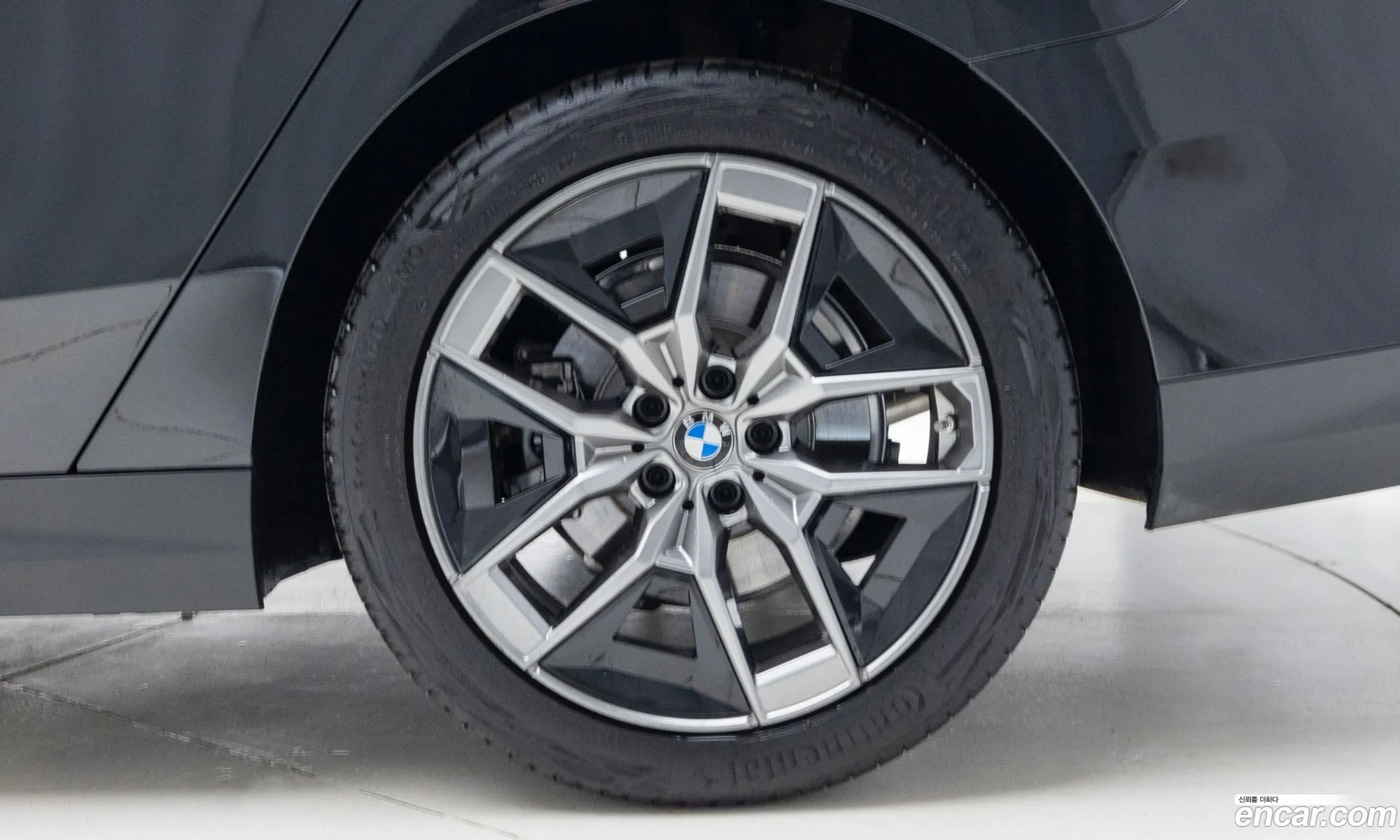 BMW 5 Series 2025 — 14