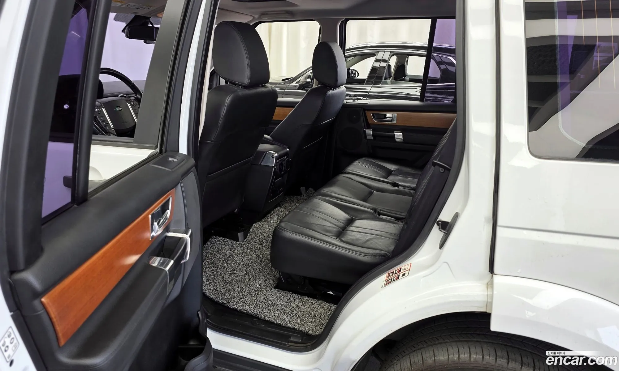 Land Rover Discovery 4 2013 SALLAAAG6DA694066 — 4