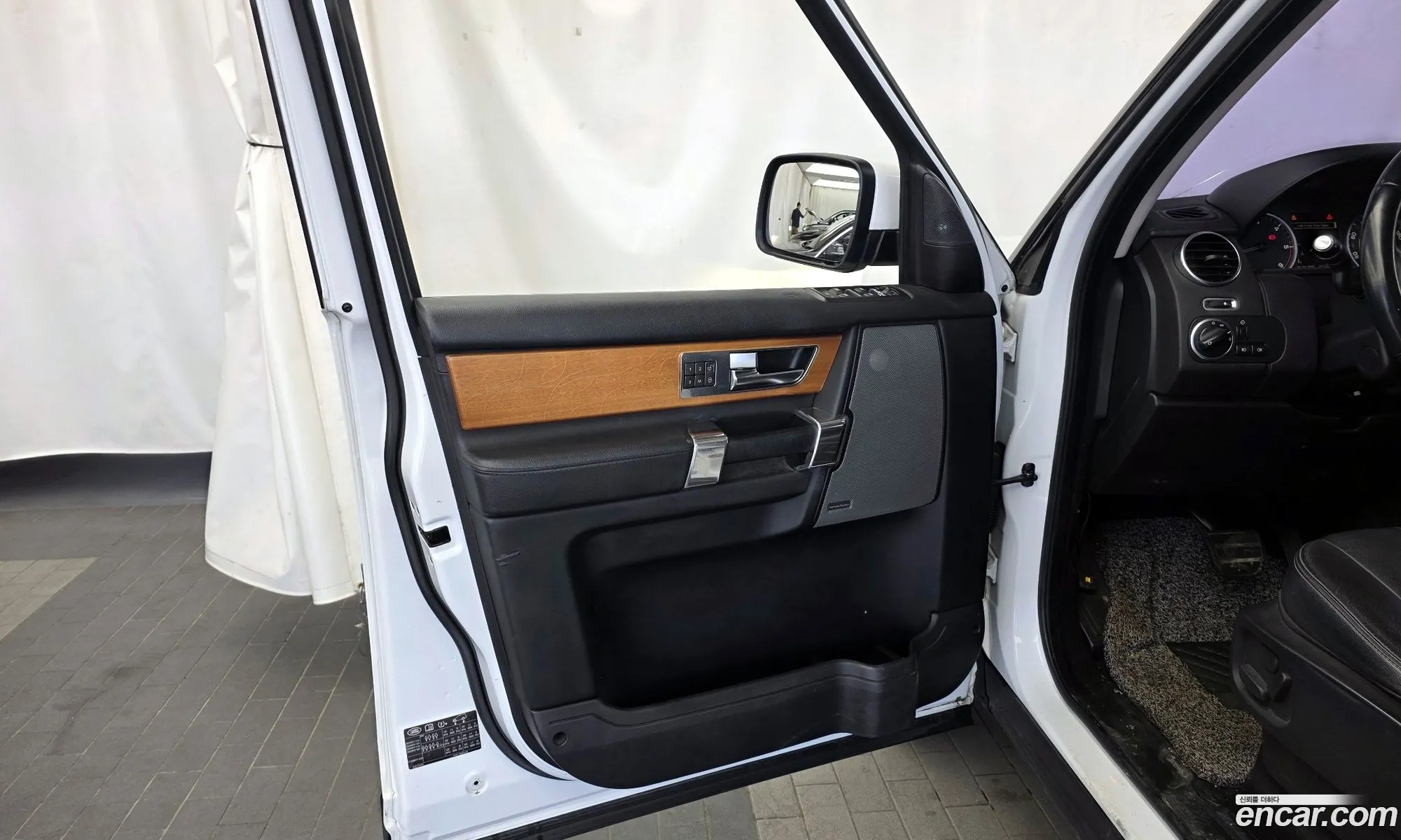 Land Rover Discovery 4 2013 SALLAAAG6DA694066 — 28