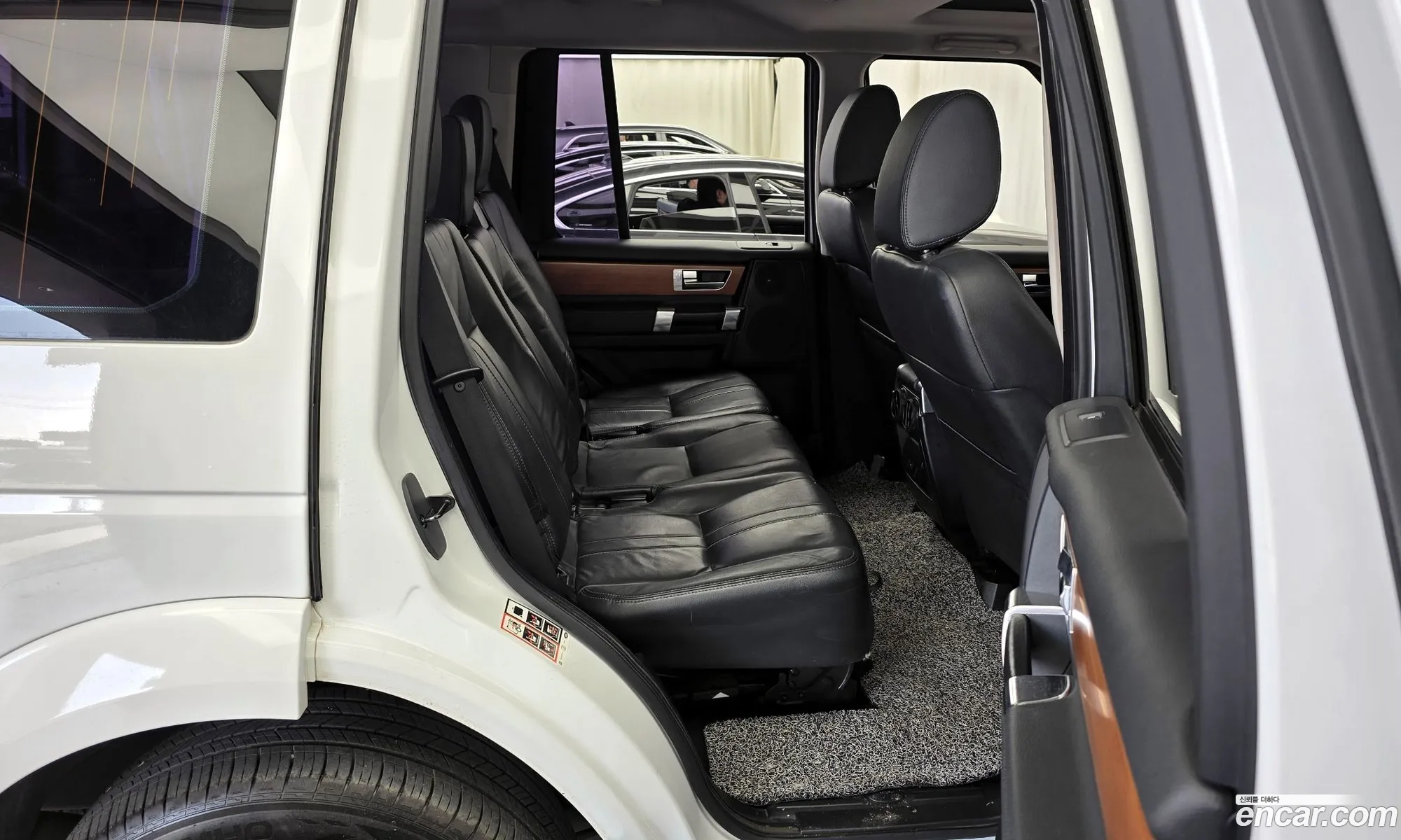 Land Rover Discovery 4 2013 SALLAAAG6DA694066 — 32