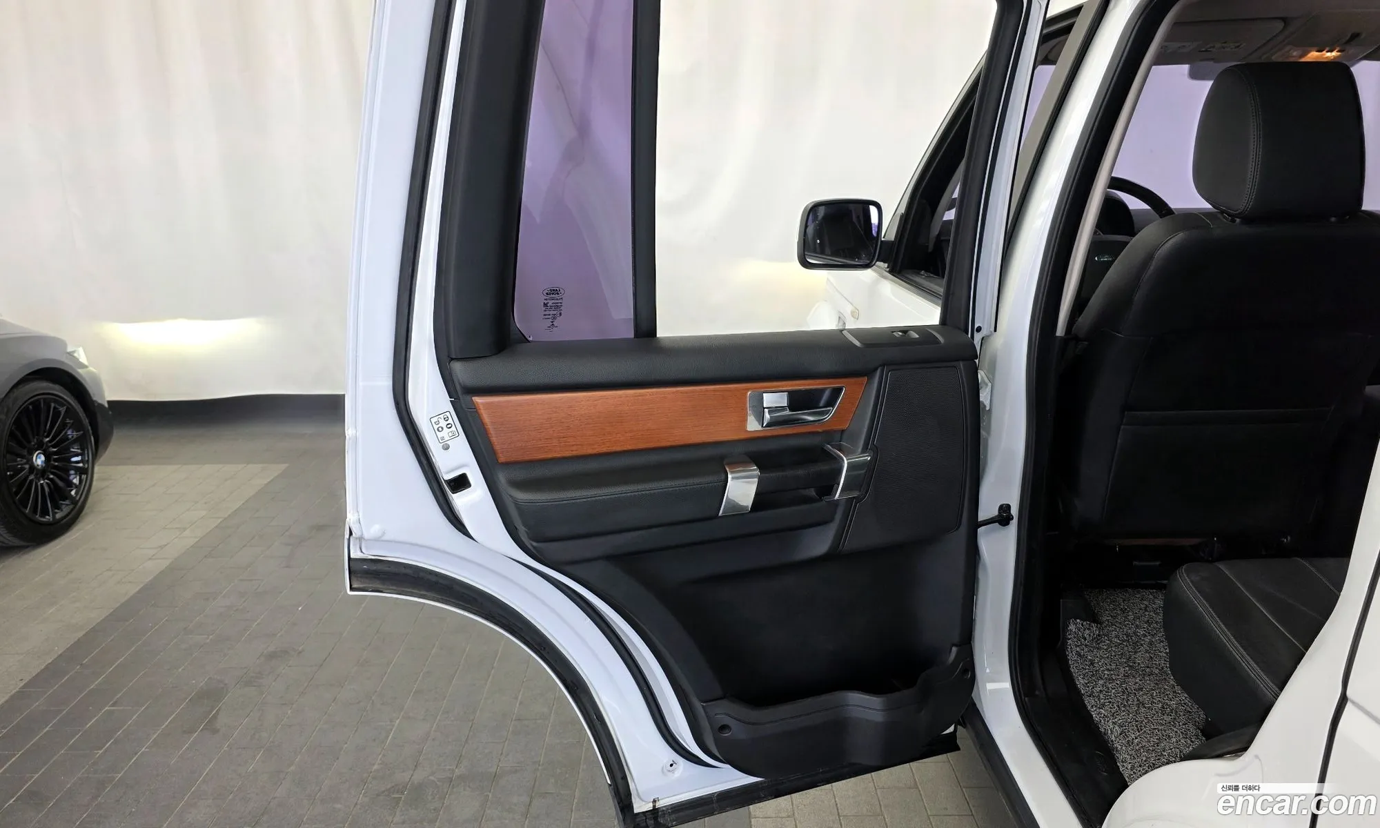 Land Rover Discovery 4 2013 SALLAAAG6DA694066 — 12