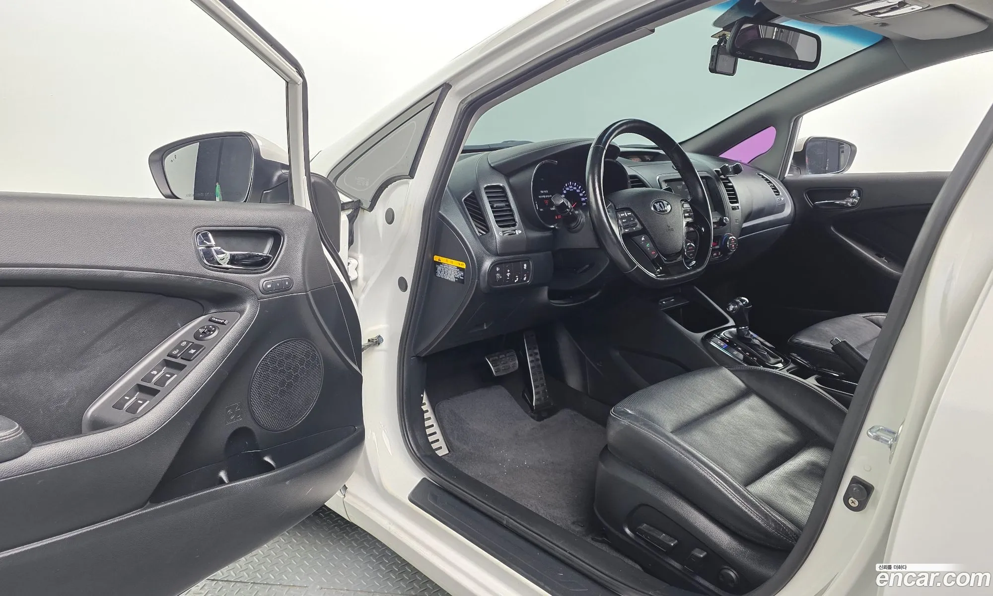 Kia K3 2015 — 8