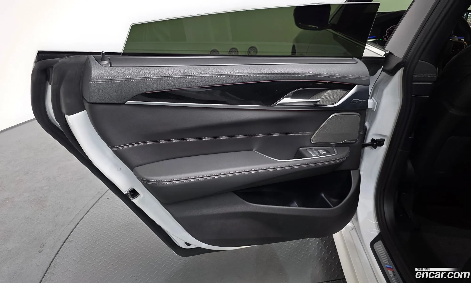BMW 6 Series GT 2024 — 34