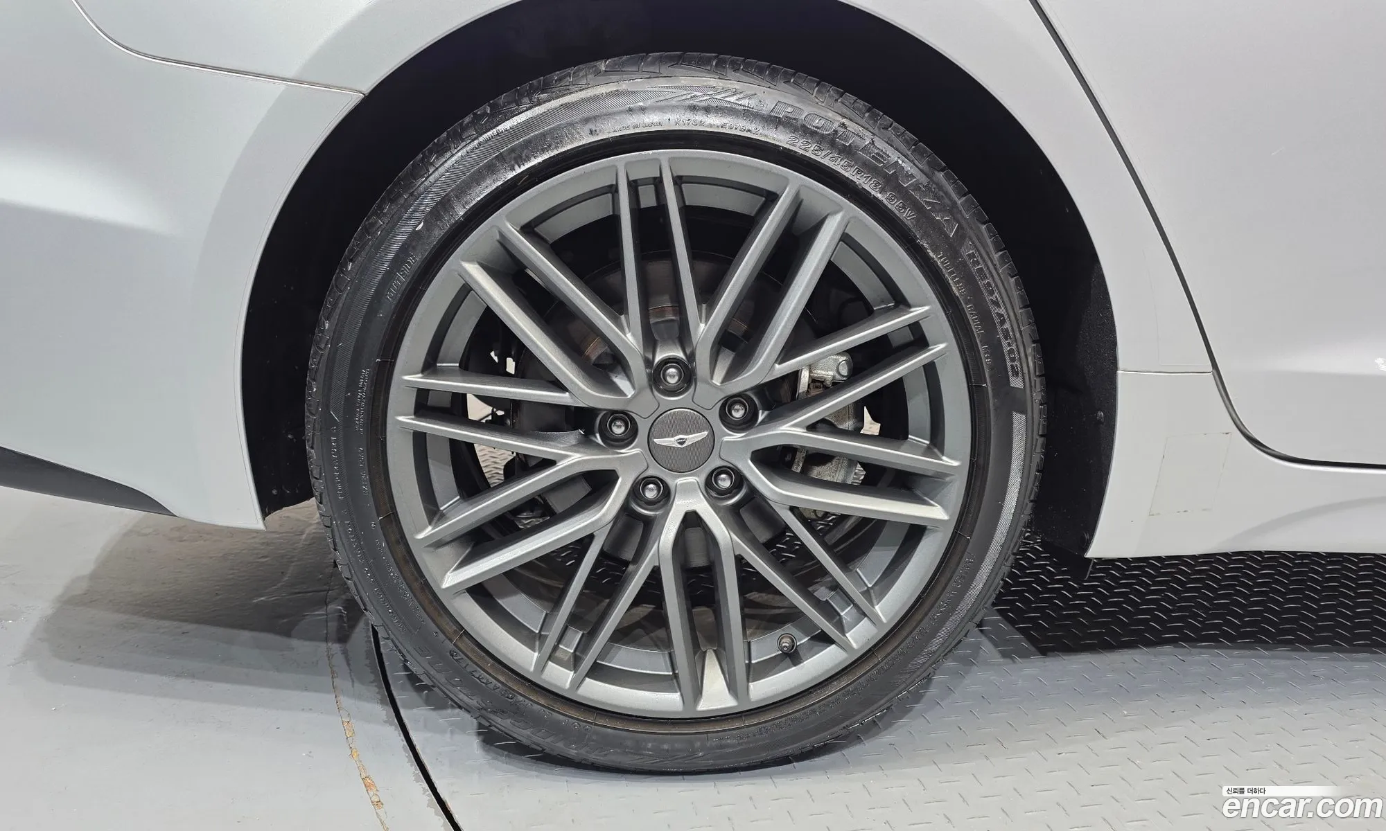 Genesis G70 2018 KMTG341ADJU009636 — 3