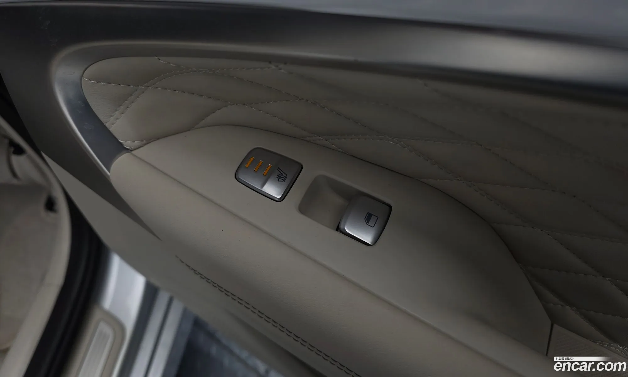 Genesis G70 2018 KMTG341ADJU009636 — 9