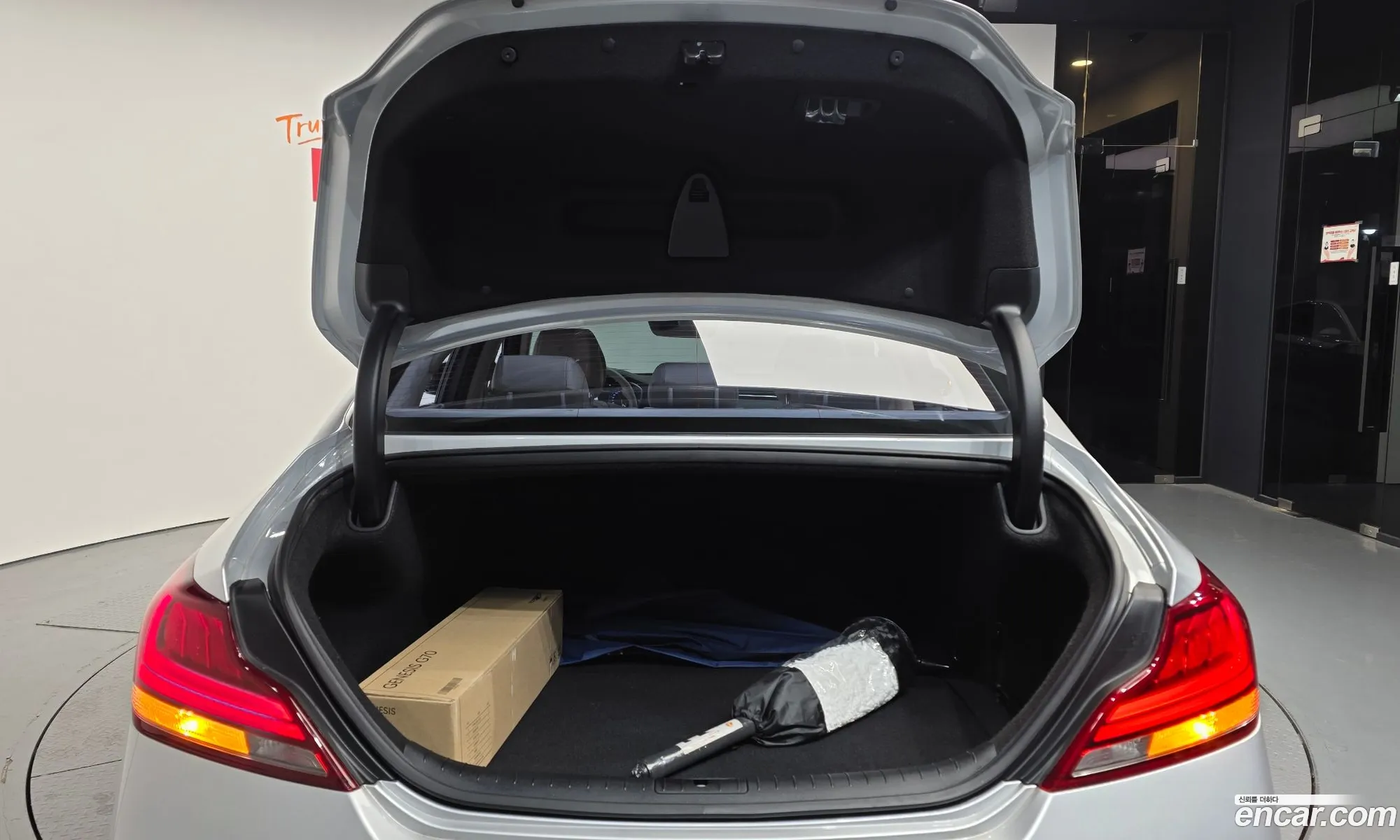 Genesis G70 2018 KMTG341ADJU009636 — 7