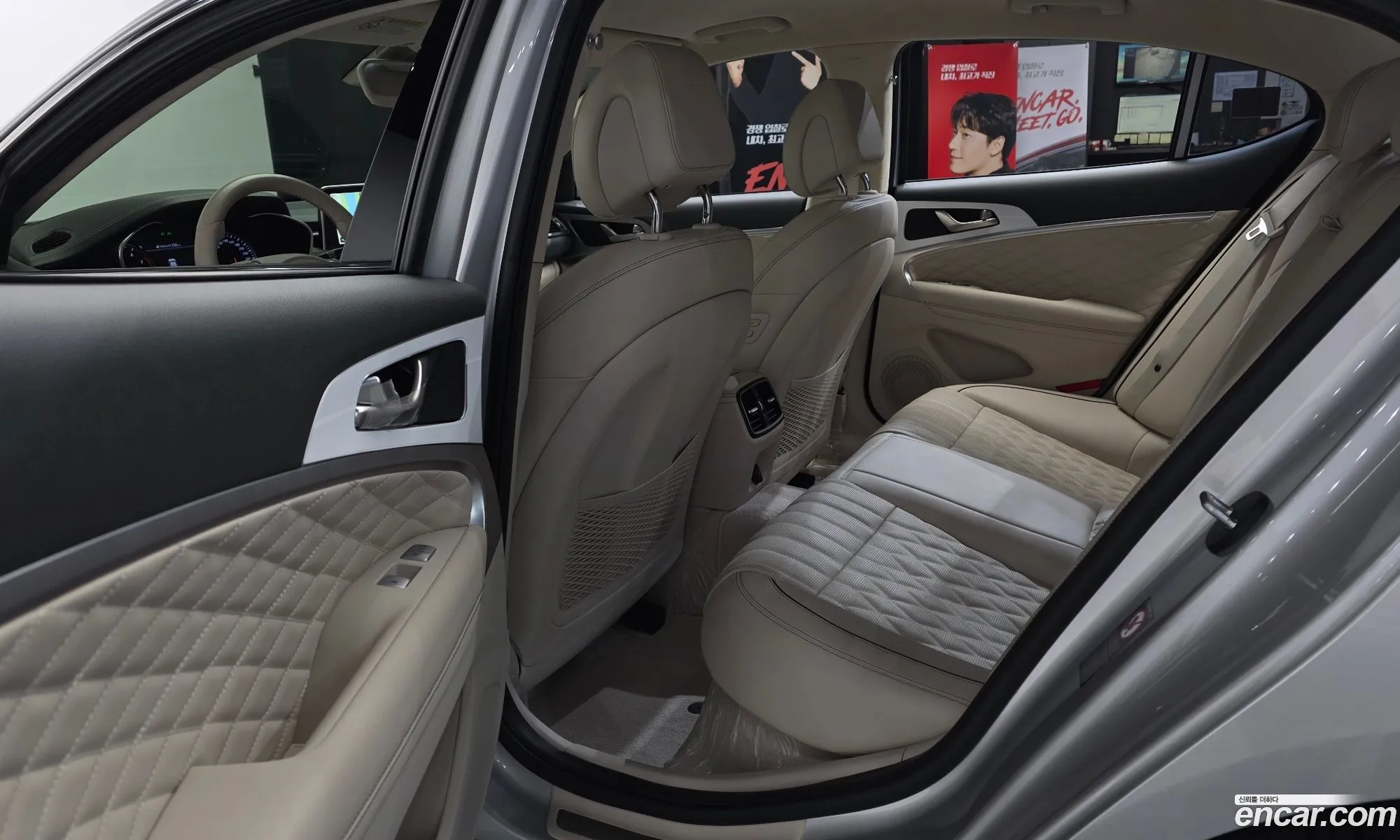 Genesis G70 2018 KMTG341ADJU009636 — 31