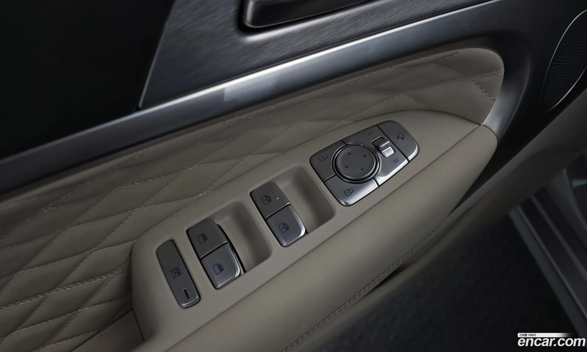 Genesis G70 2018 KMTG341ADJU009636 — 27