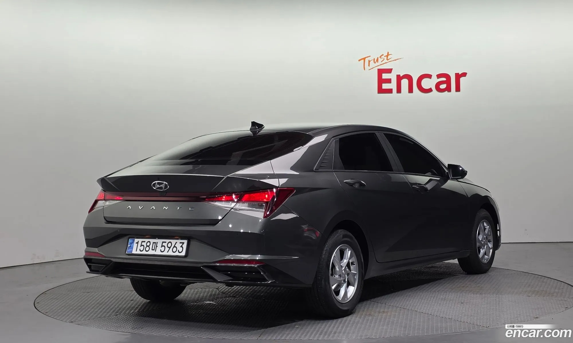 Hyundai Elantra 2021 — 24