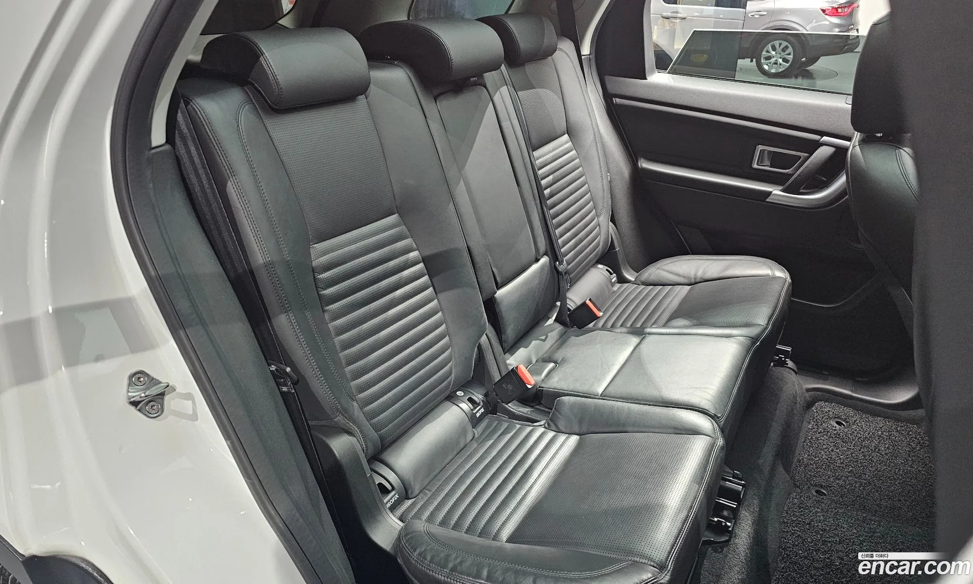 Land Rover Discovery Sport 2018 — 12