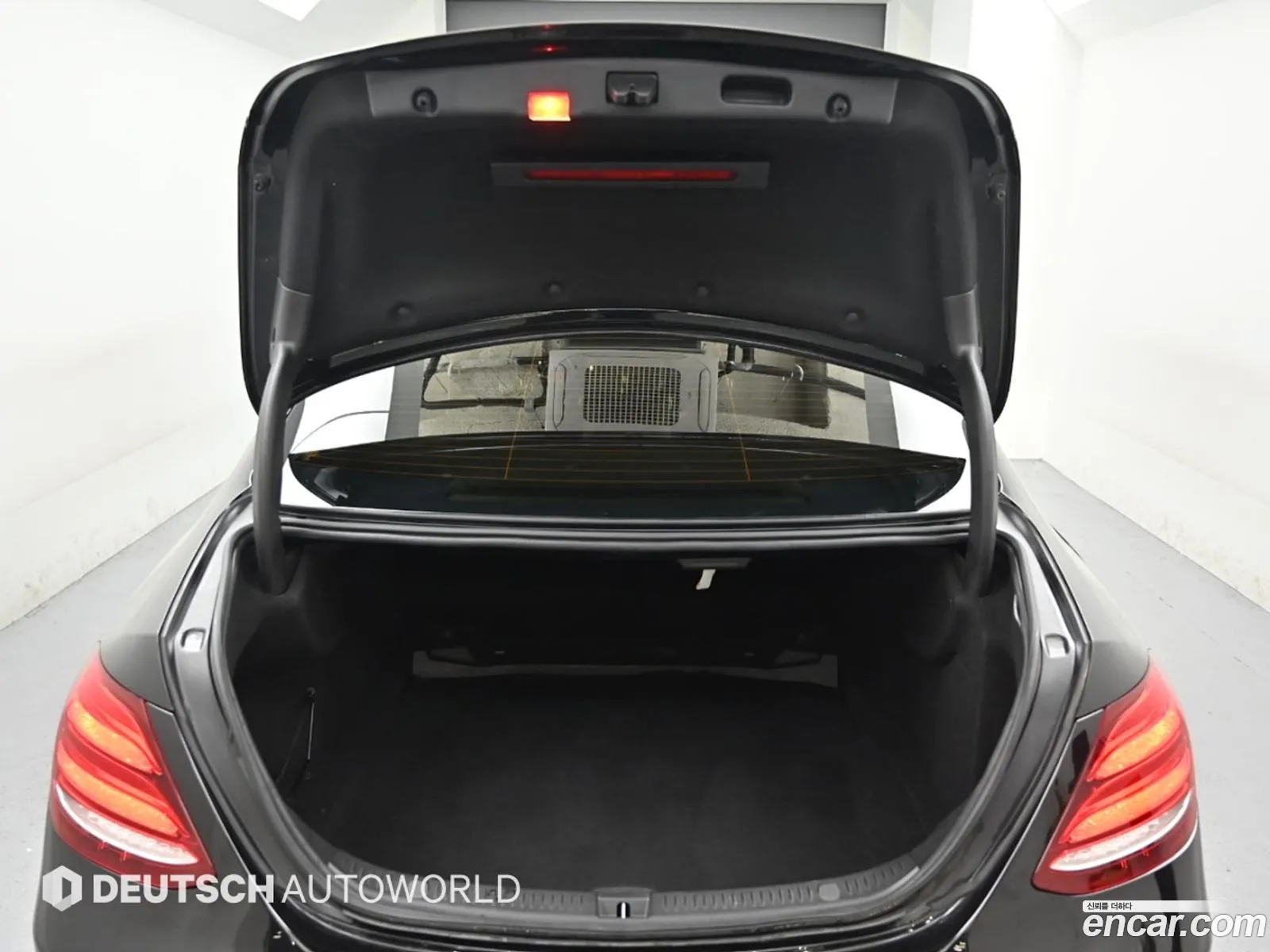 Mercedes-Benz E-Class W213 2017 — 12