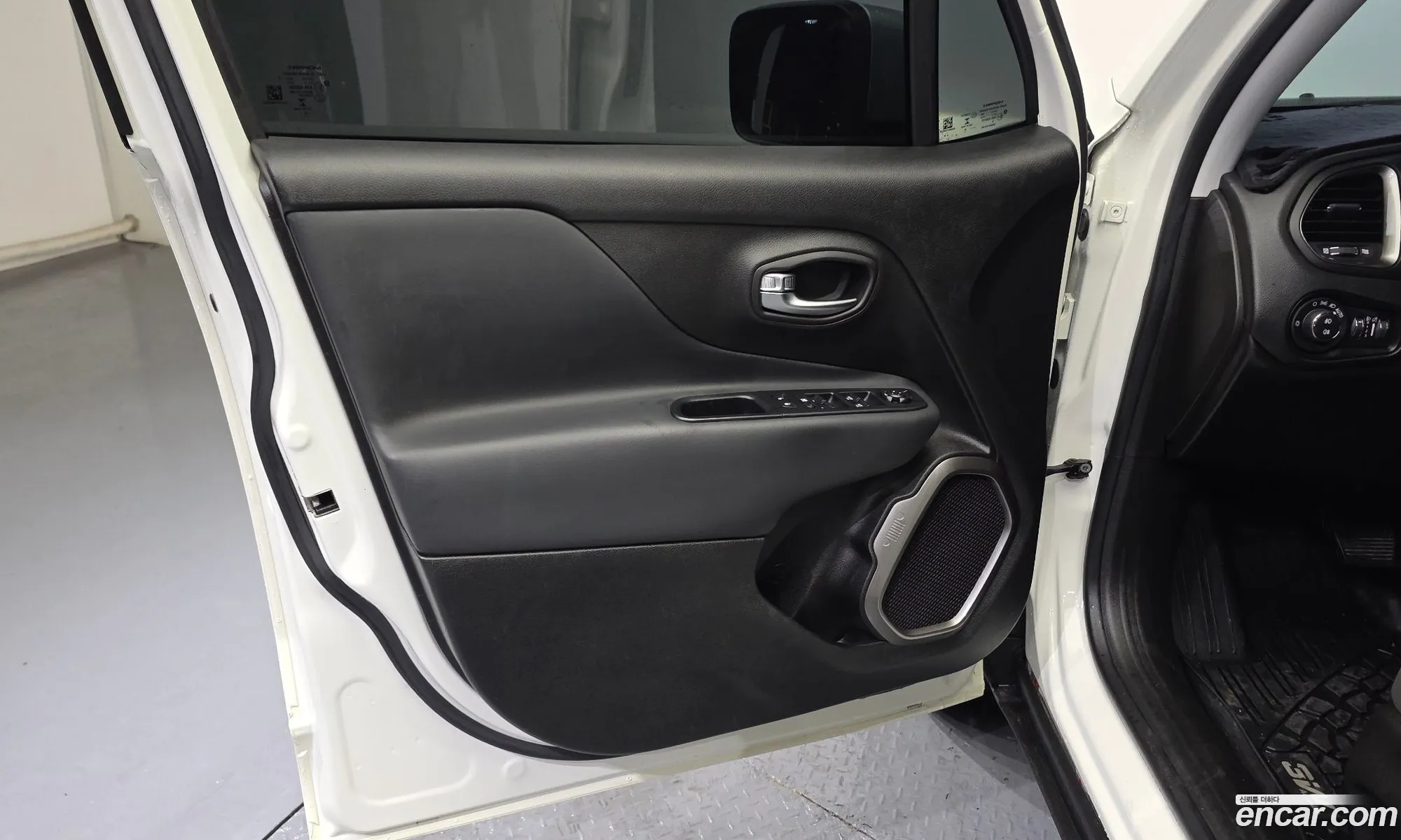 Jeep Renegade 2018 1C4BU0000JPH47624 — 16