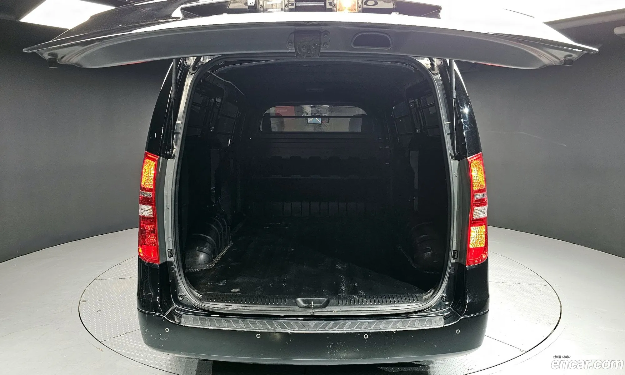 Hyundai Grand Starex 2018 — 12