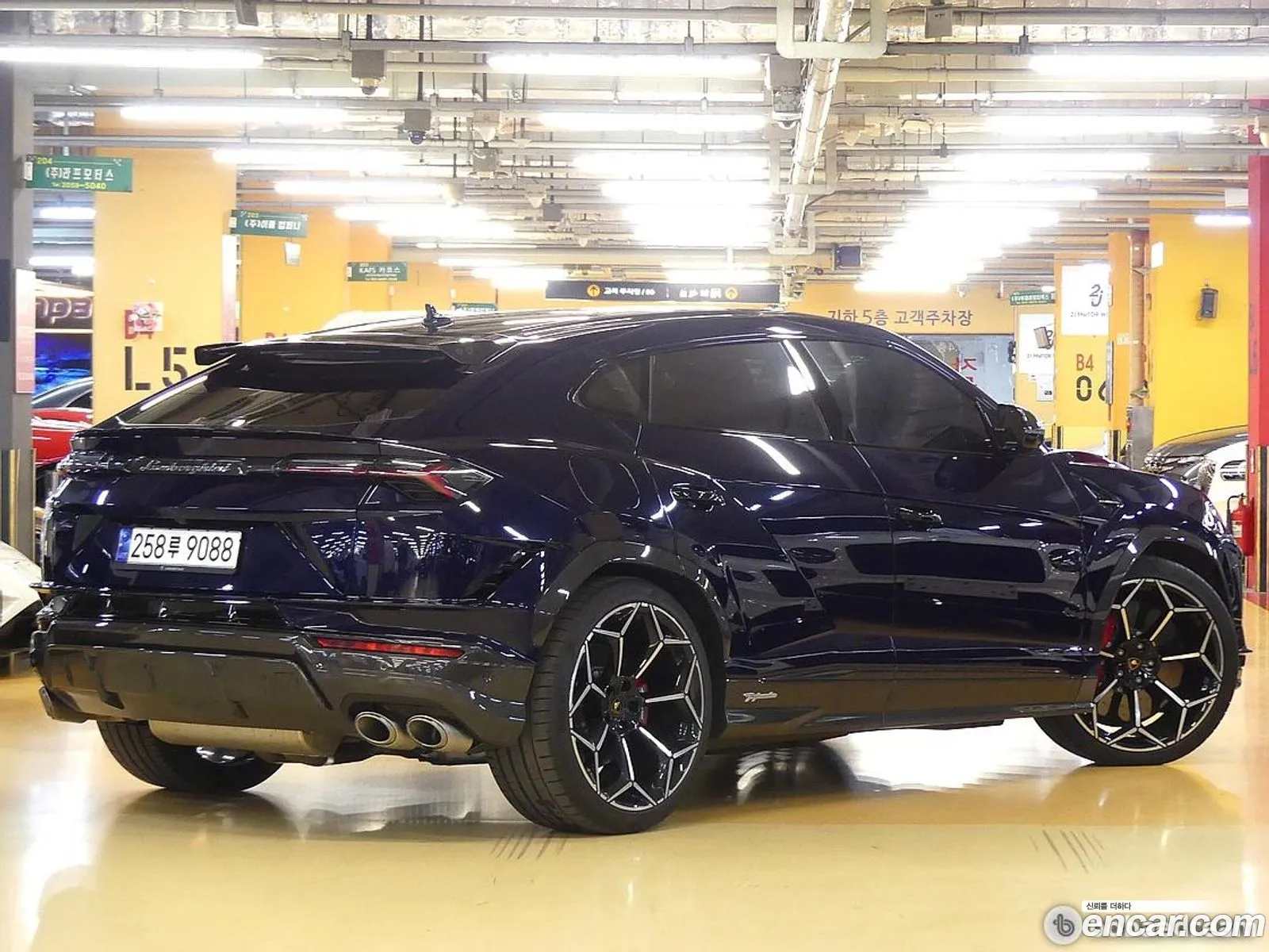 Lamborghini Urus 2023 — 17