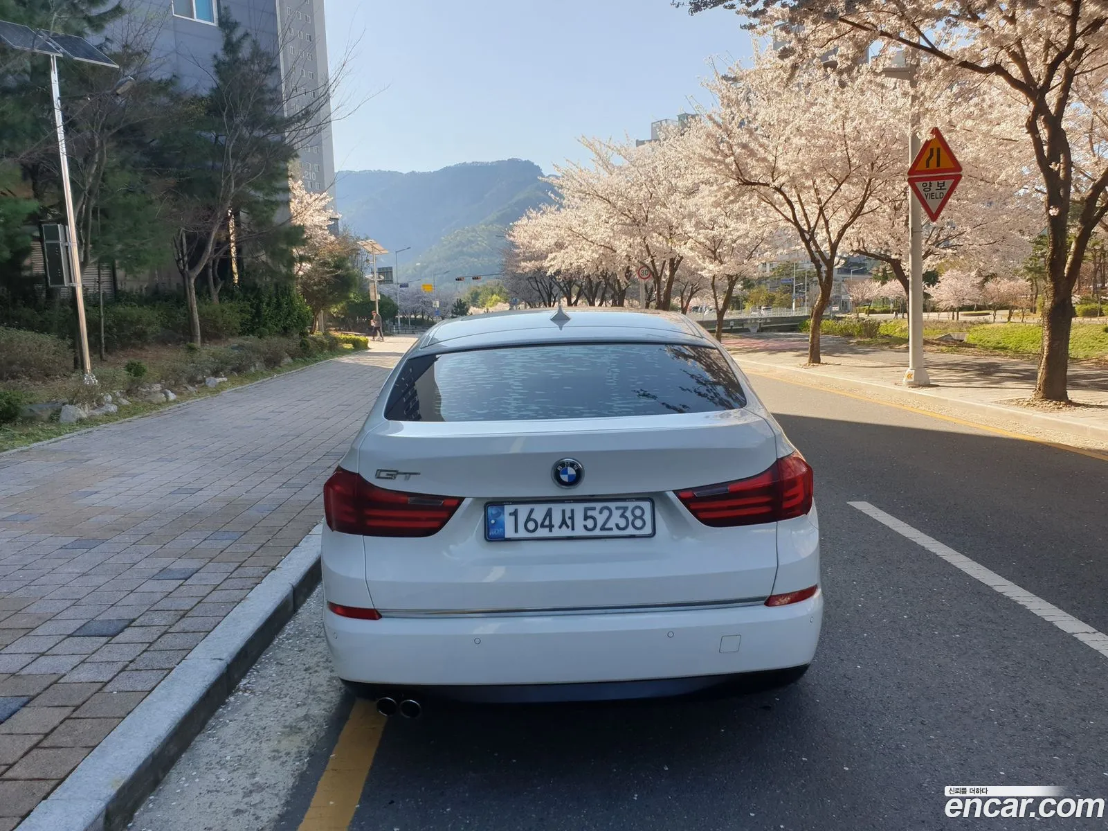 BMW 5 Series GT 2014 — 10